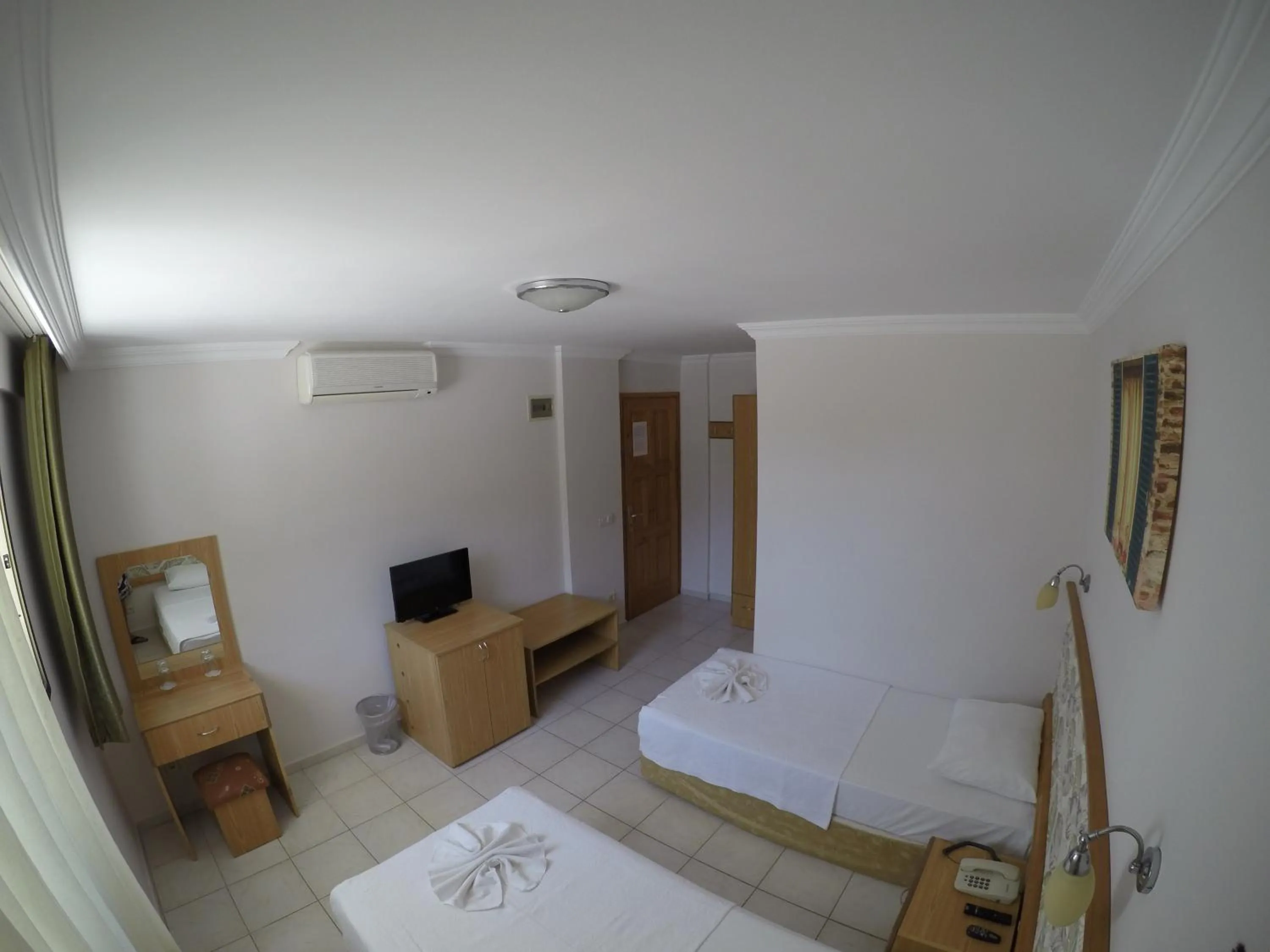 Photo of the whole room, Bed in Gun-Ay Hotel