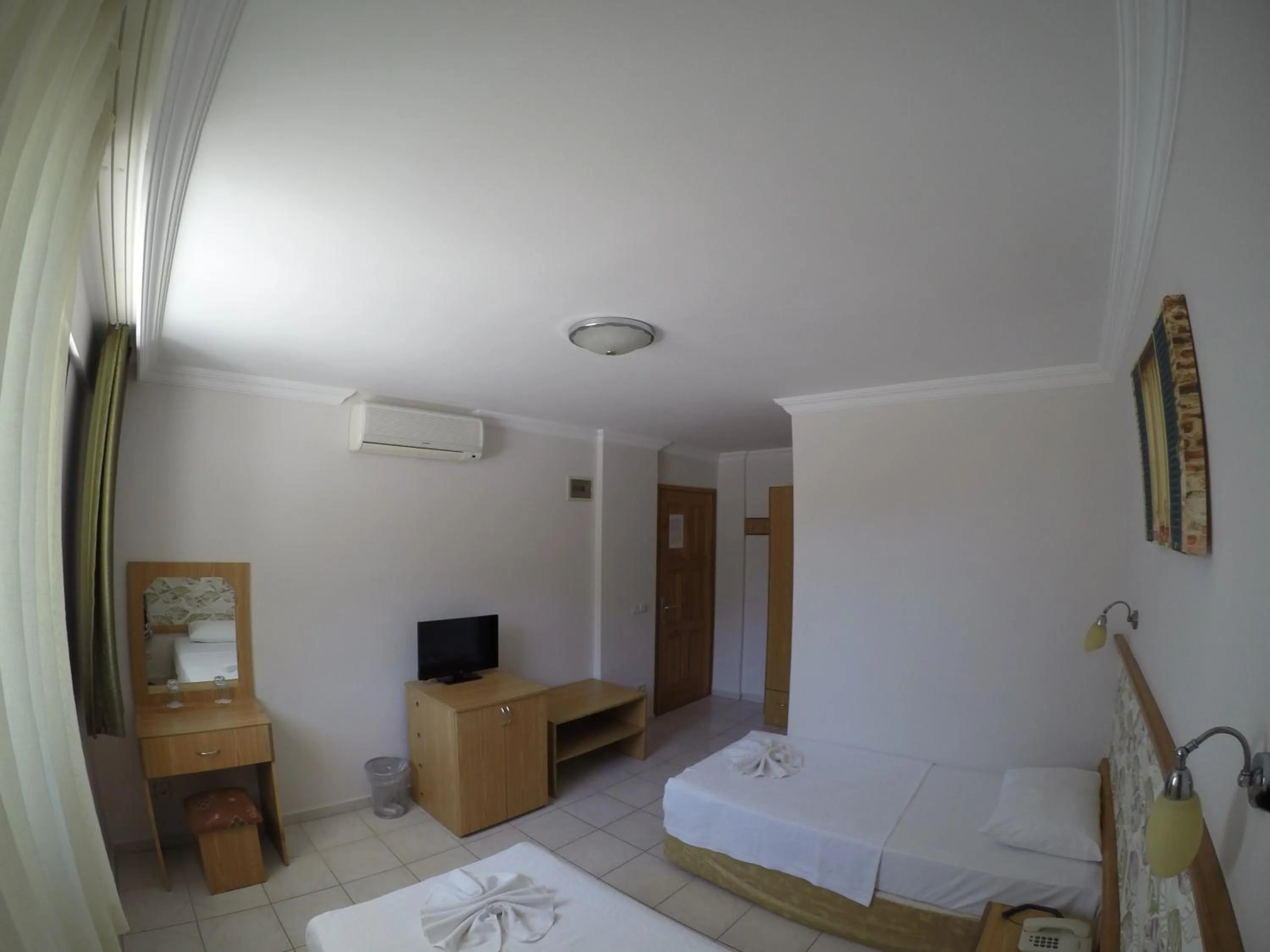 Photo of the whole room, Bed in Gun-Ay Hotel