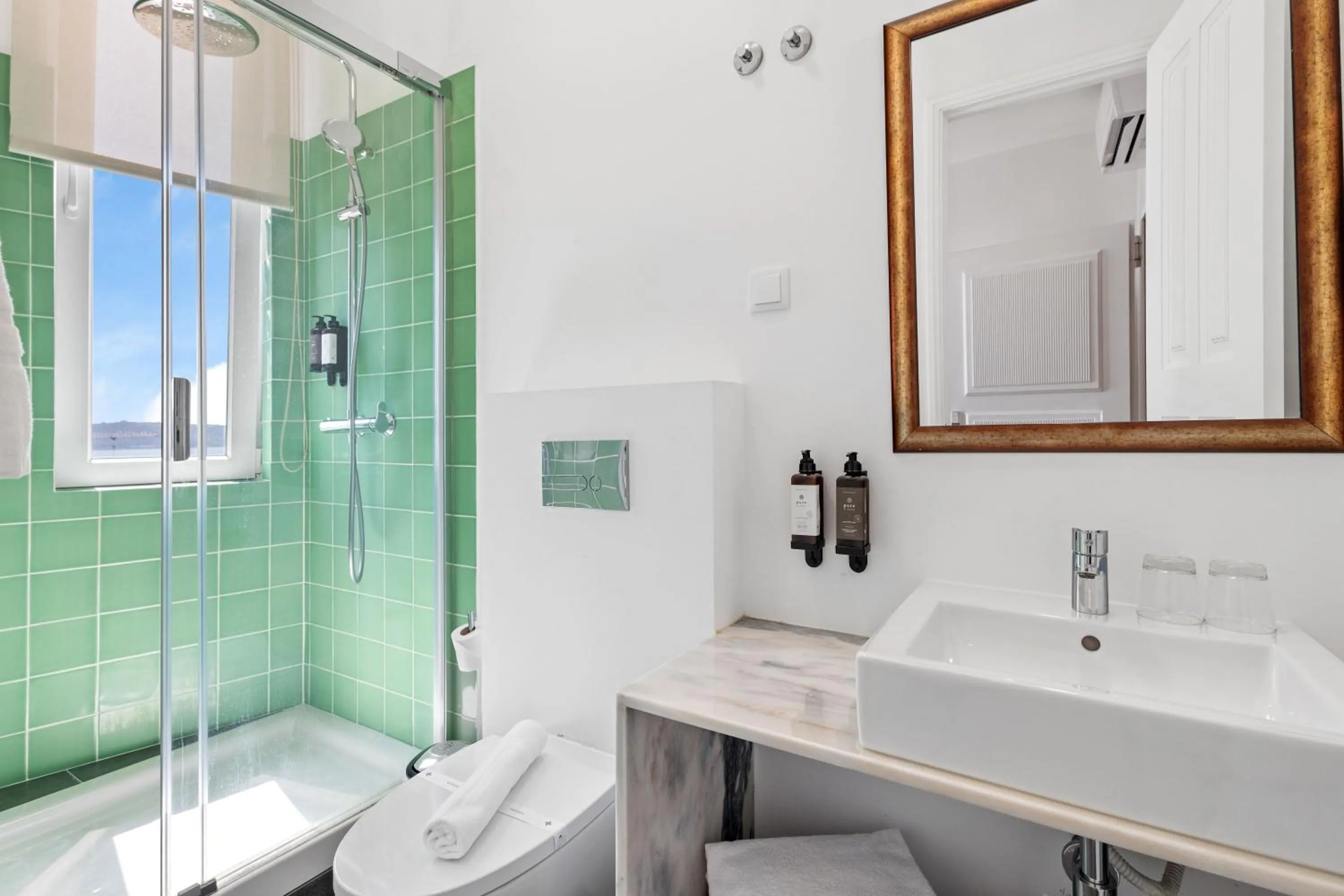 Shower in Monte Belvedere Hotel by Shiadu