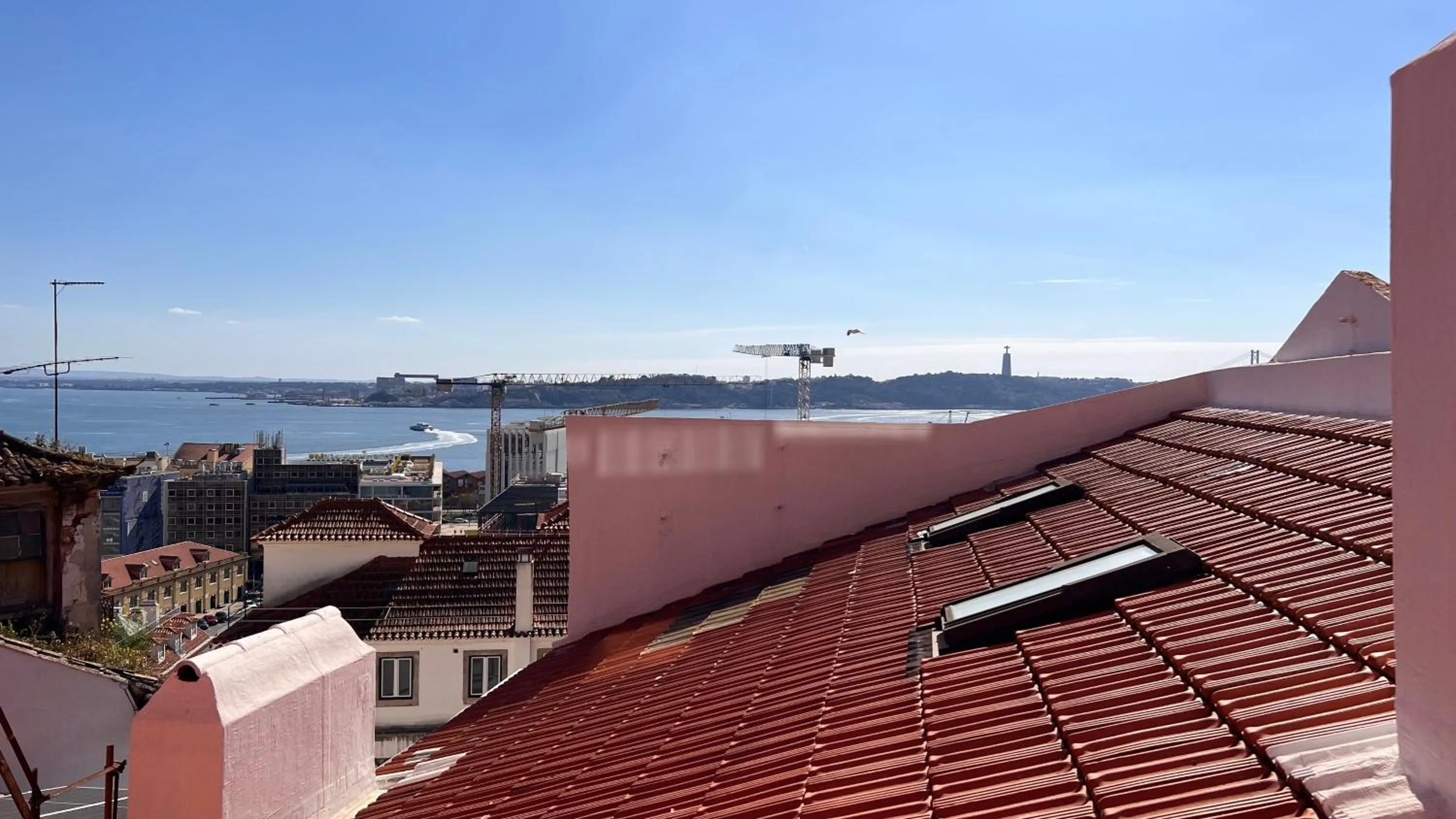 Day in Monte Belvedere Hotel by Shiadu