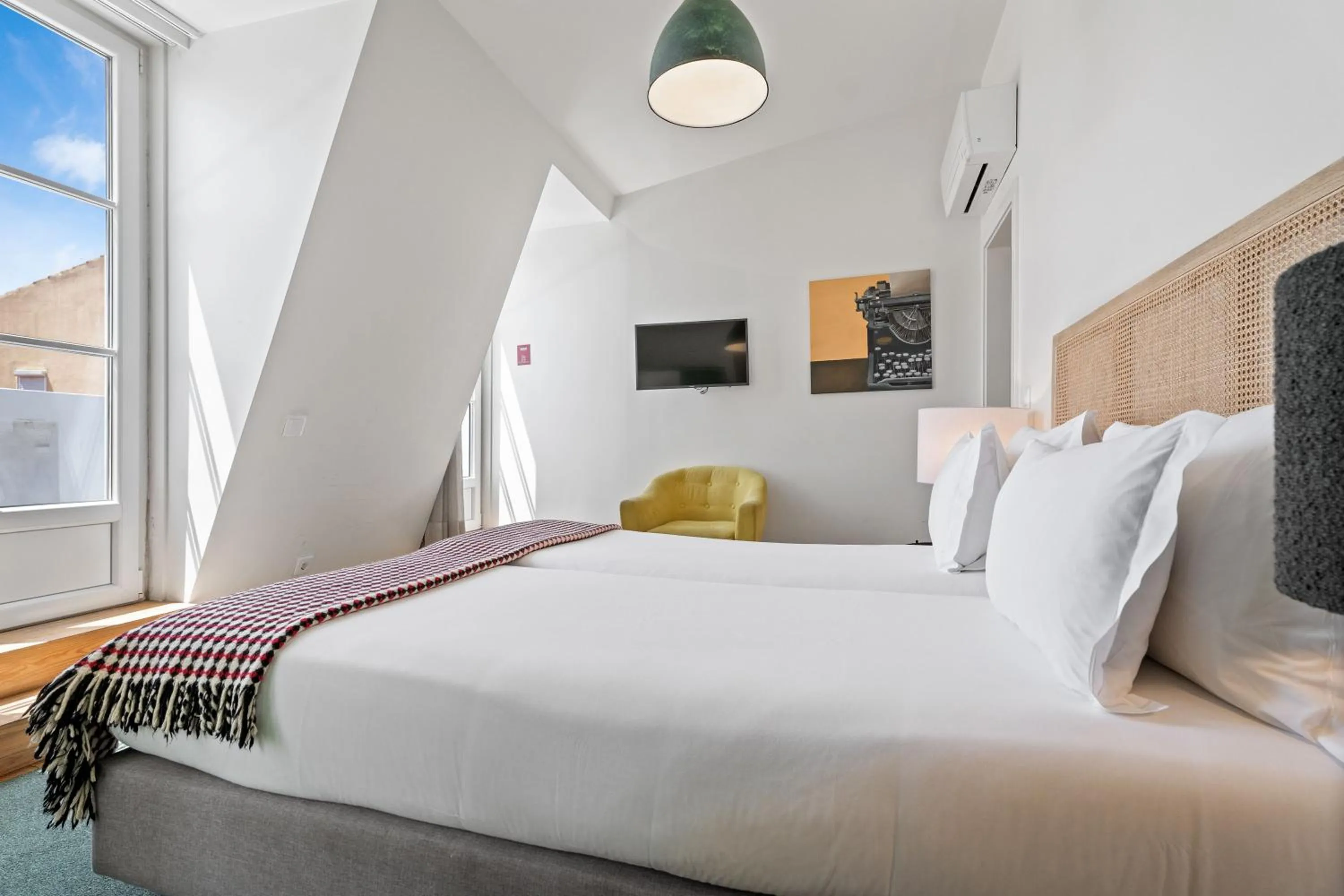 Bed in Monte Belvedere Hotel by Shiadu