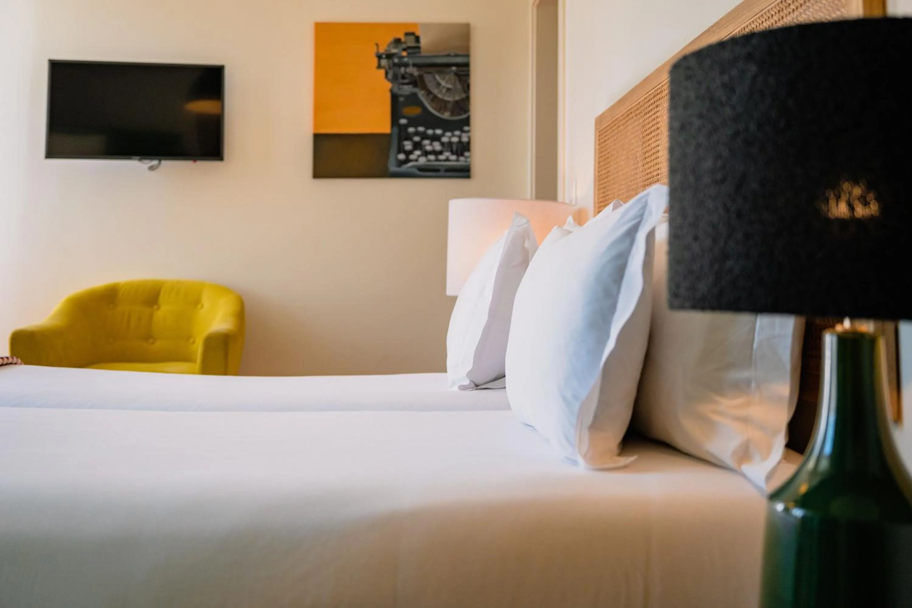 Bed in Monte Belvedere Hotel by Shiadu