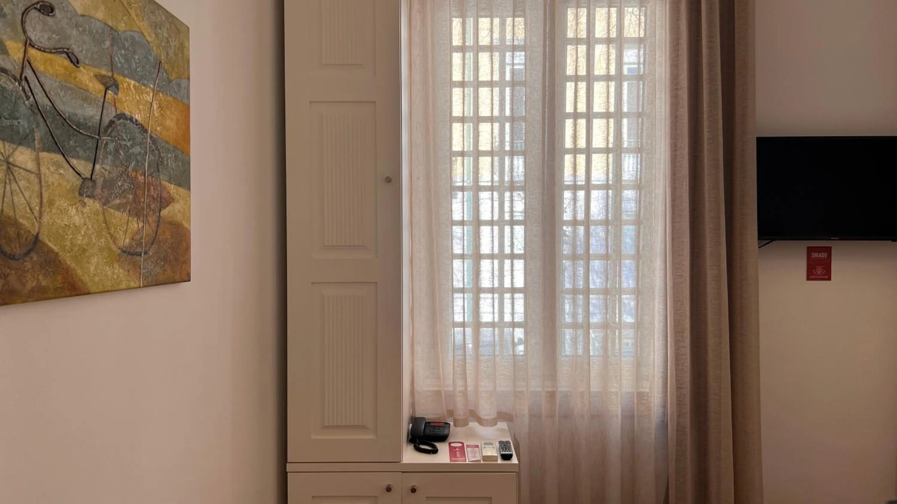 TV and multimedia in Monte Belvedere Hotel by Shiadu