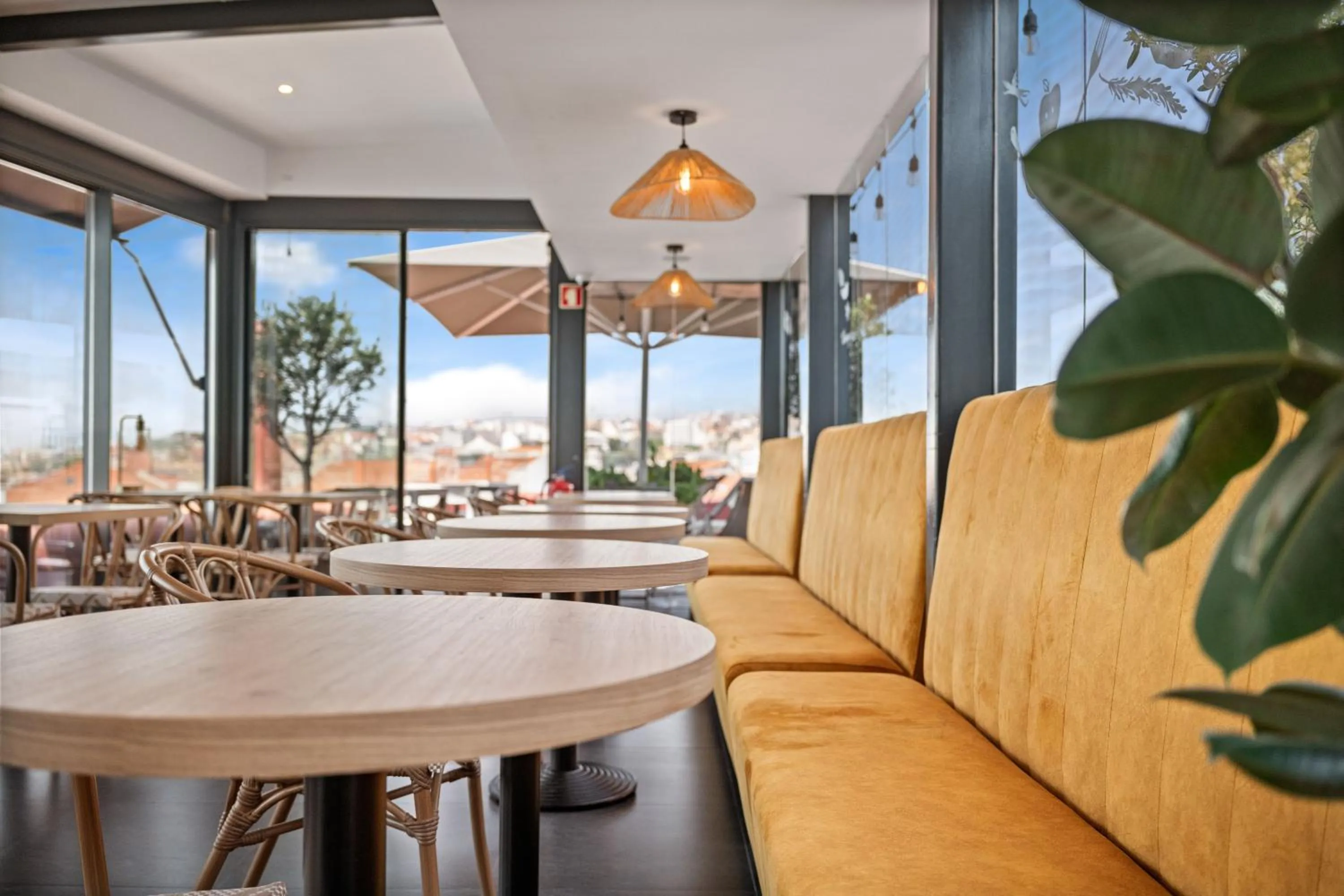 Seating area in Monte Belvedere Hotel by Shiadu