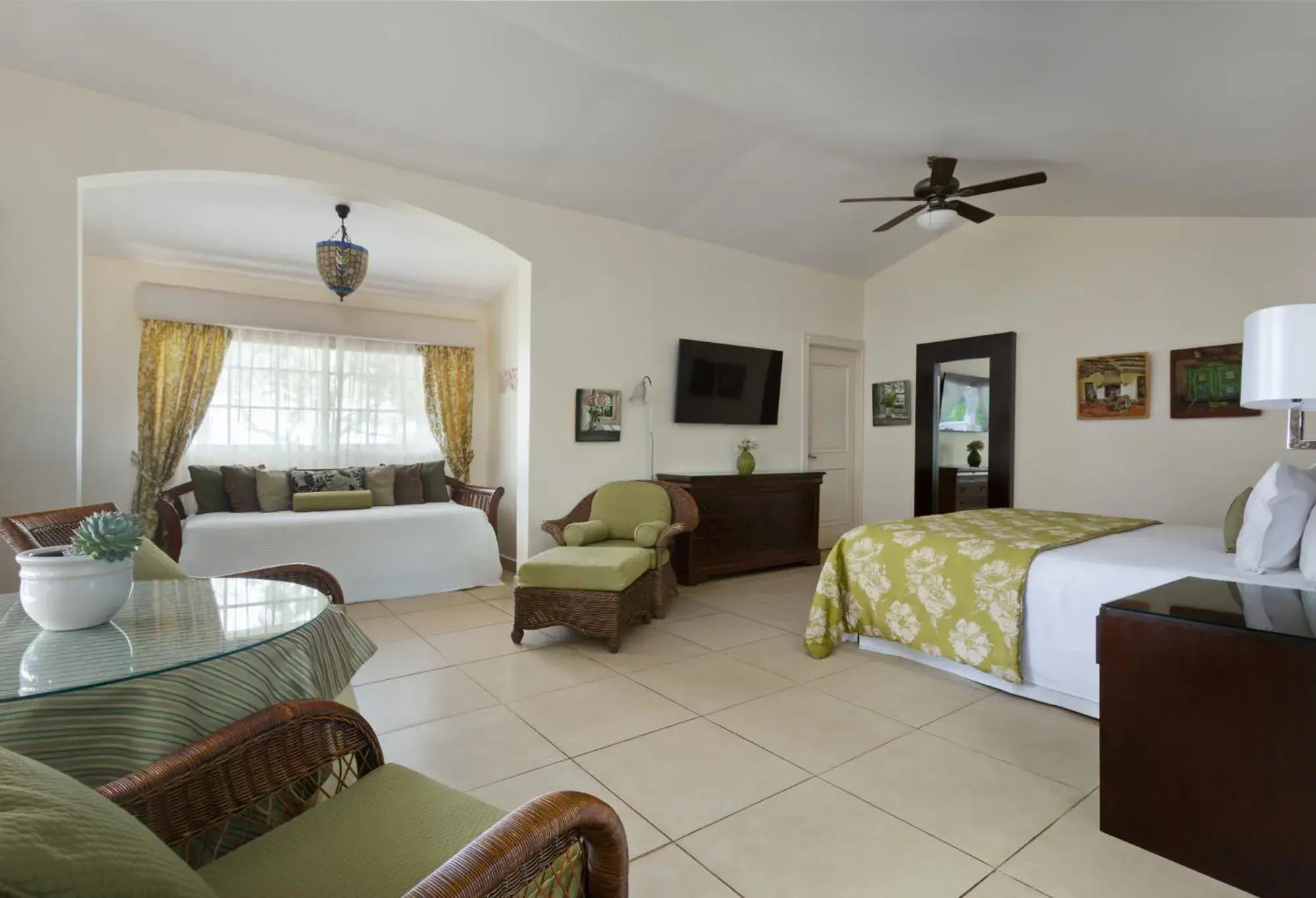 TV and multimedia, Bed in Hotel Panamonte TV and multimedia, Bed in Hotel Panamonte