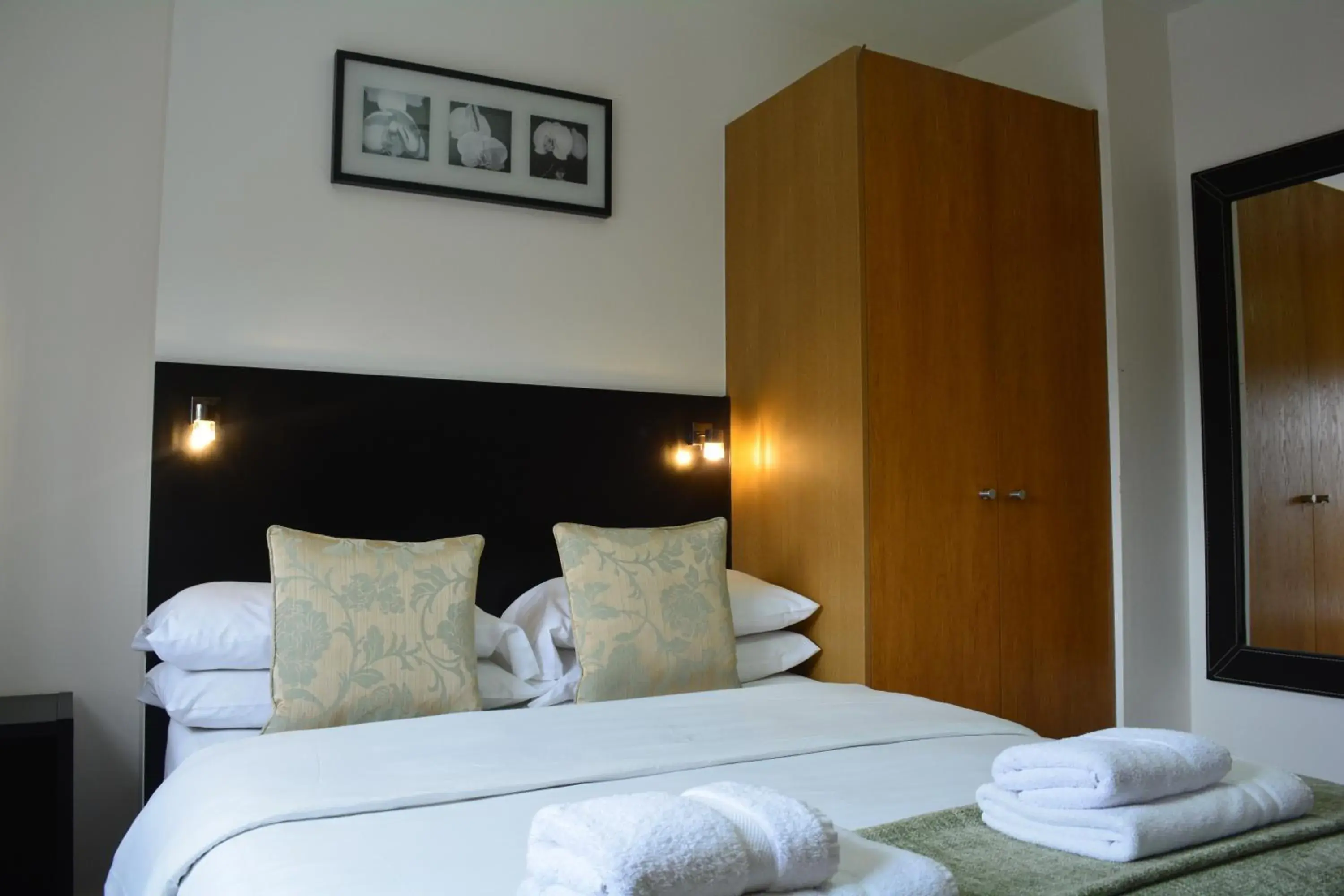 Bedroom, Bed in Studios2Let - North Gower Bedroom, Bed in Studios2Let - North Gower