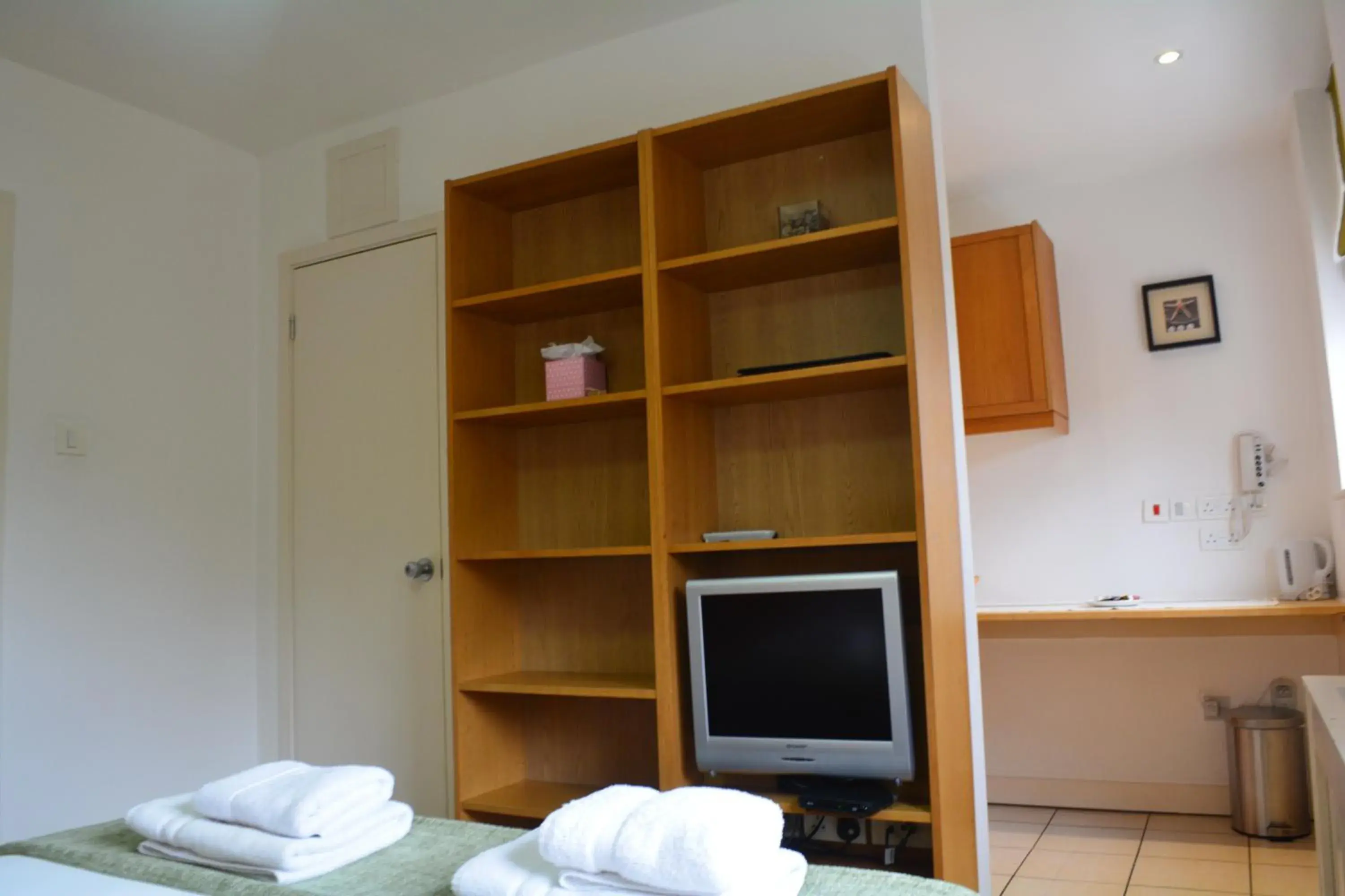 Bedroom, Bed in Studios2Let - North Gower Bedroom, Bed in Studios2Let - North Gower