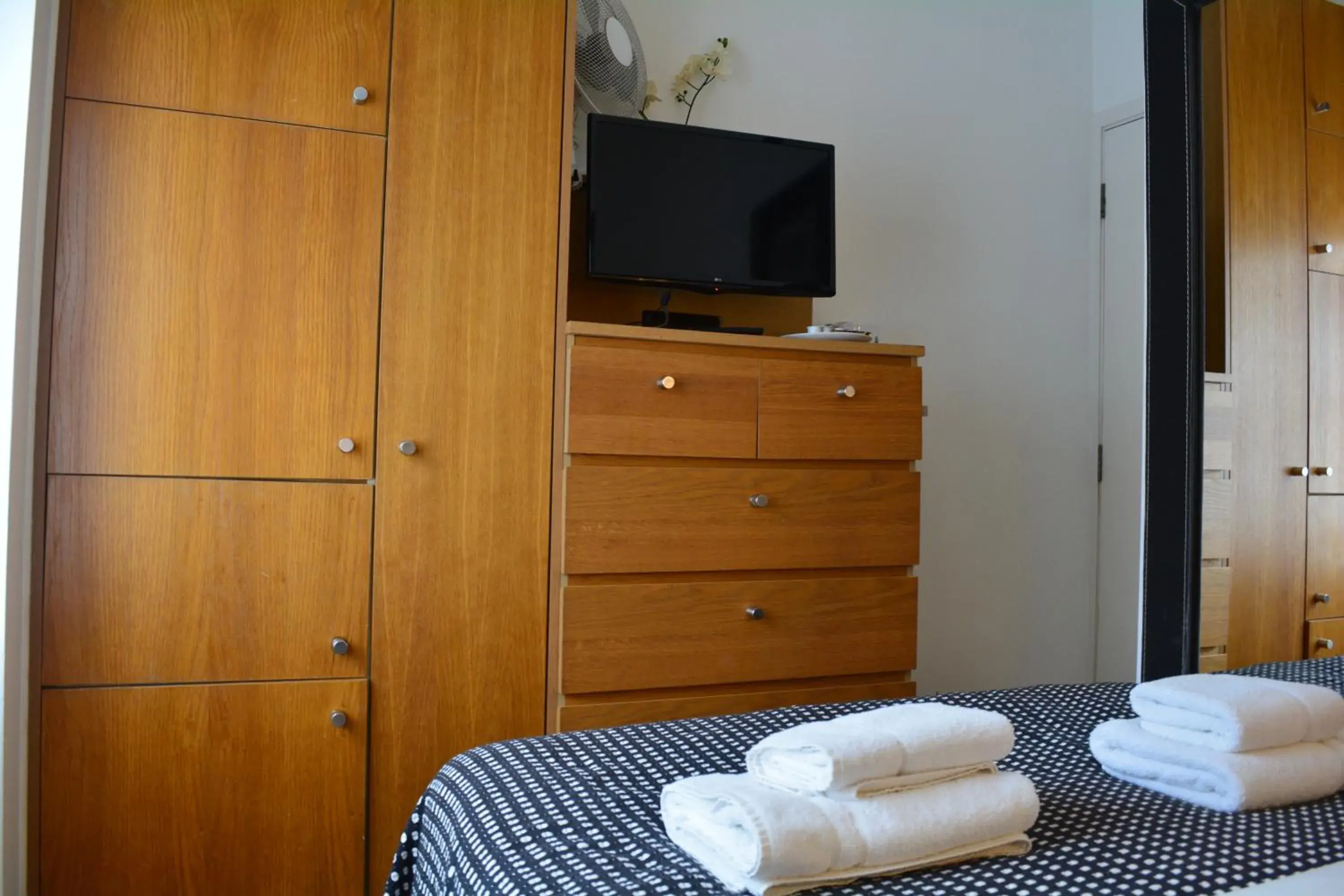 Bedroom, Bed in Studios2Let - North Gower Bedroom, Bed in Studios2Let - North Gower