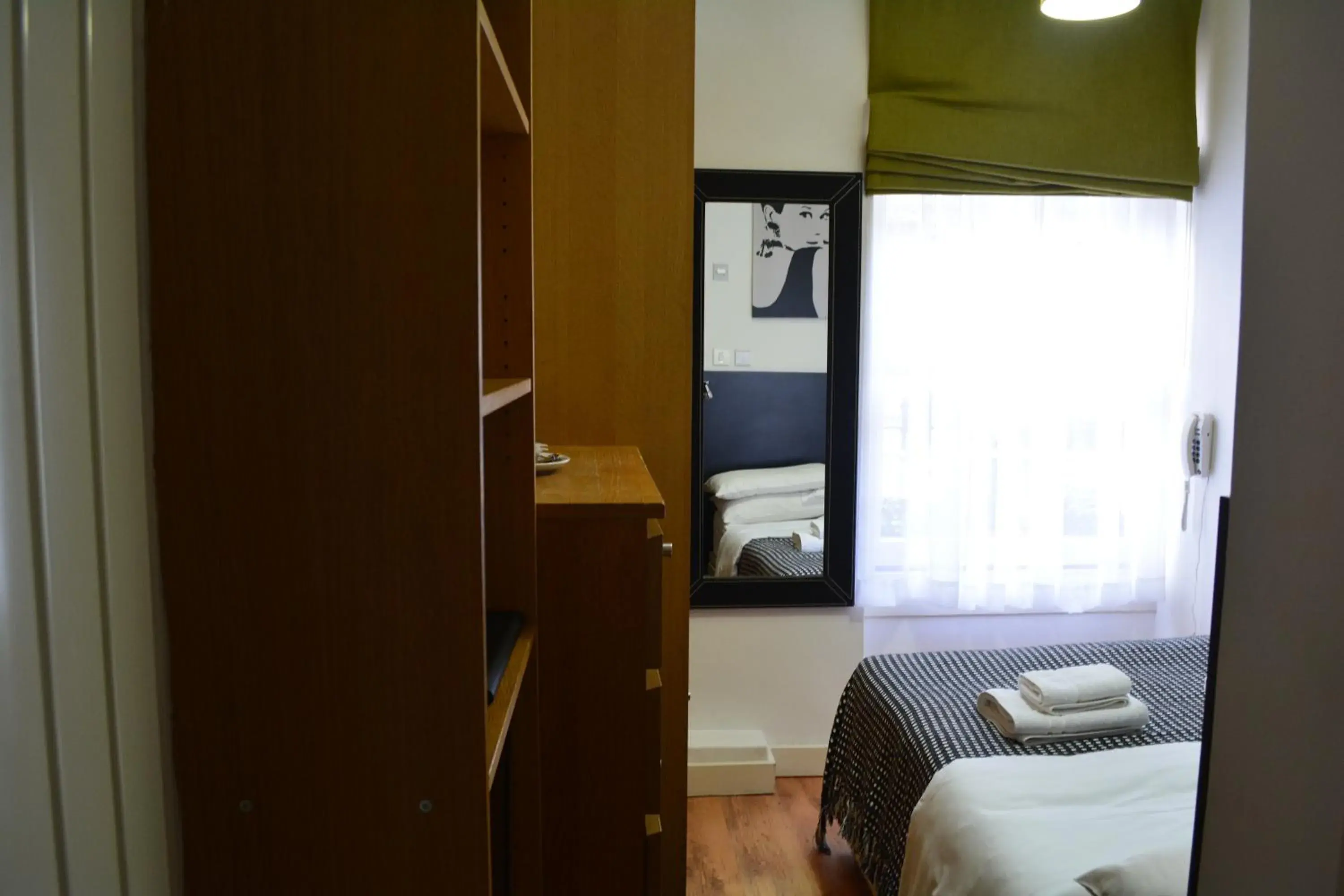 Bedroom, Bed in Studios2Let - North Gower Bedroom, Bed in Studios2Let - North Gower