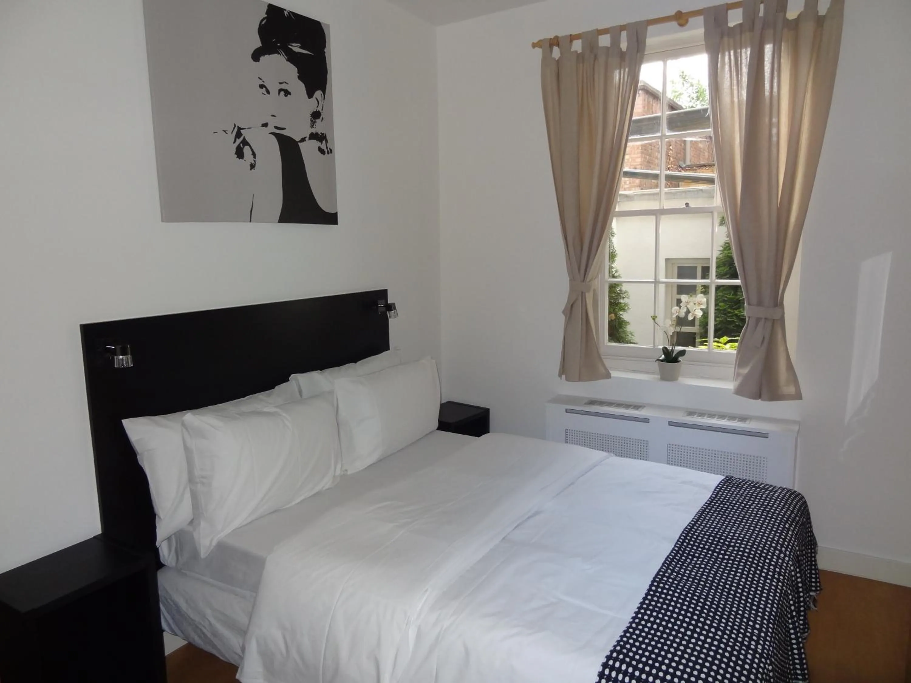 Bed in Studios2Let - North Gower