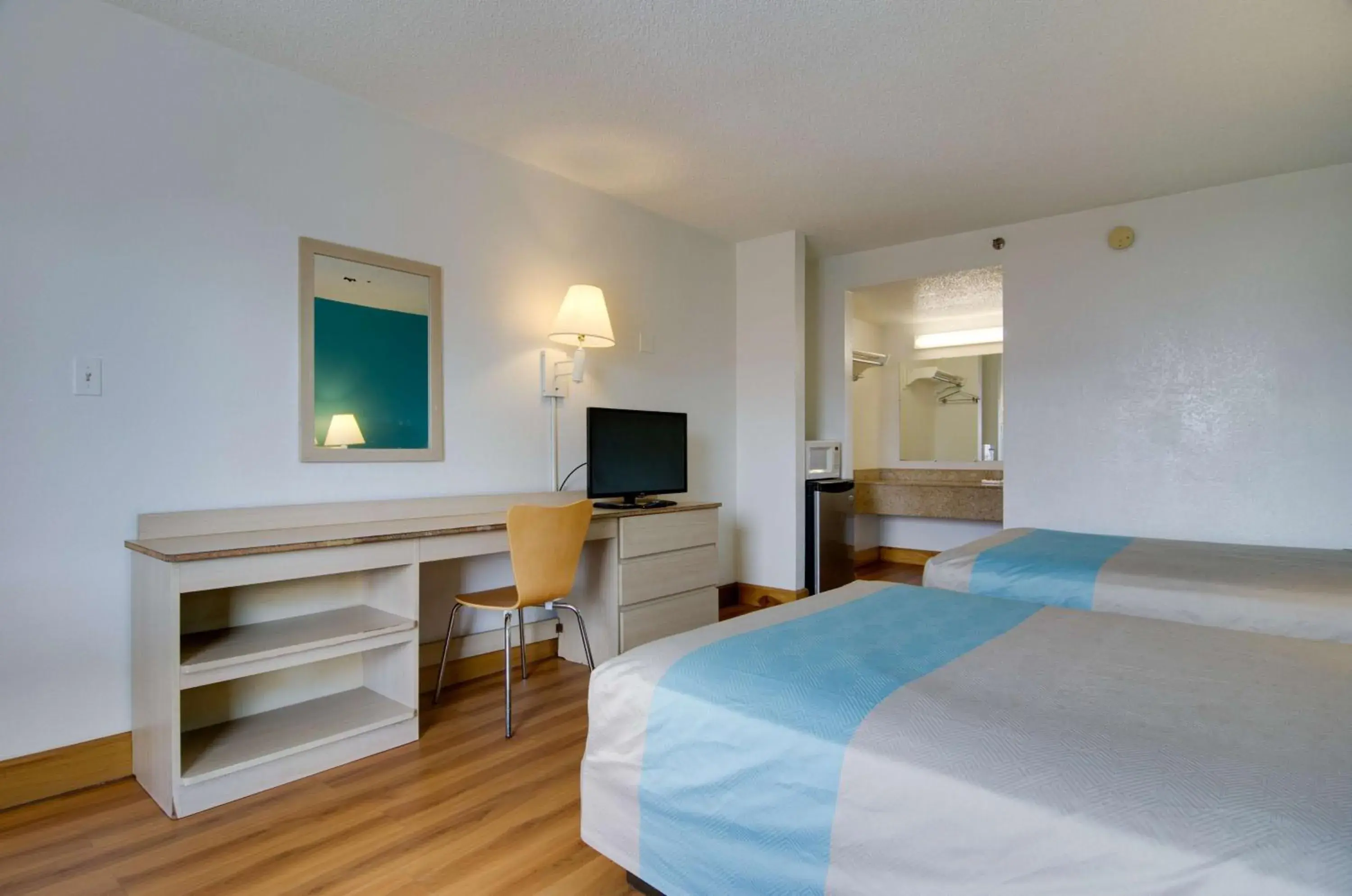 Quadruple Room - single occupancy - Disability Access - Smoking in Motel 6-Atlanta, GA Quadruple Room - single occupancy - Disability Access - Smoking in Motel 6-Atlanta, GA