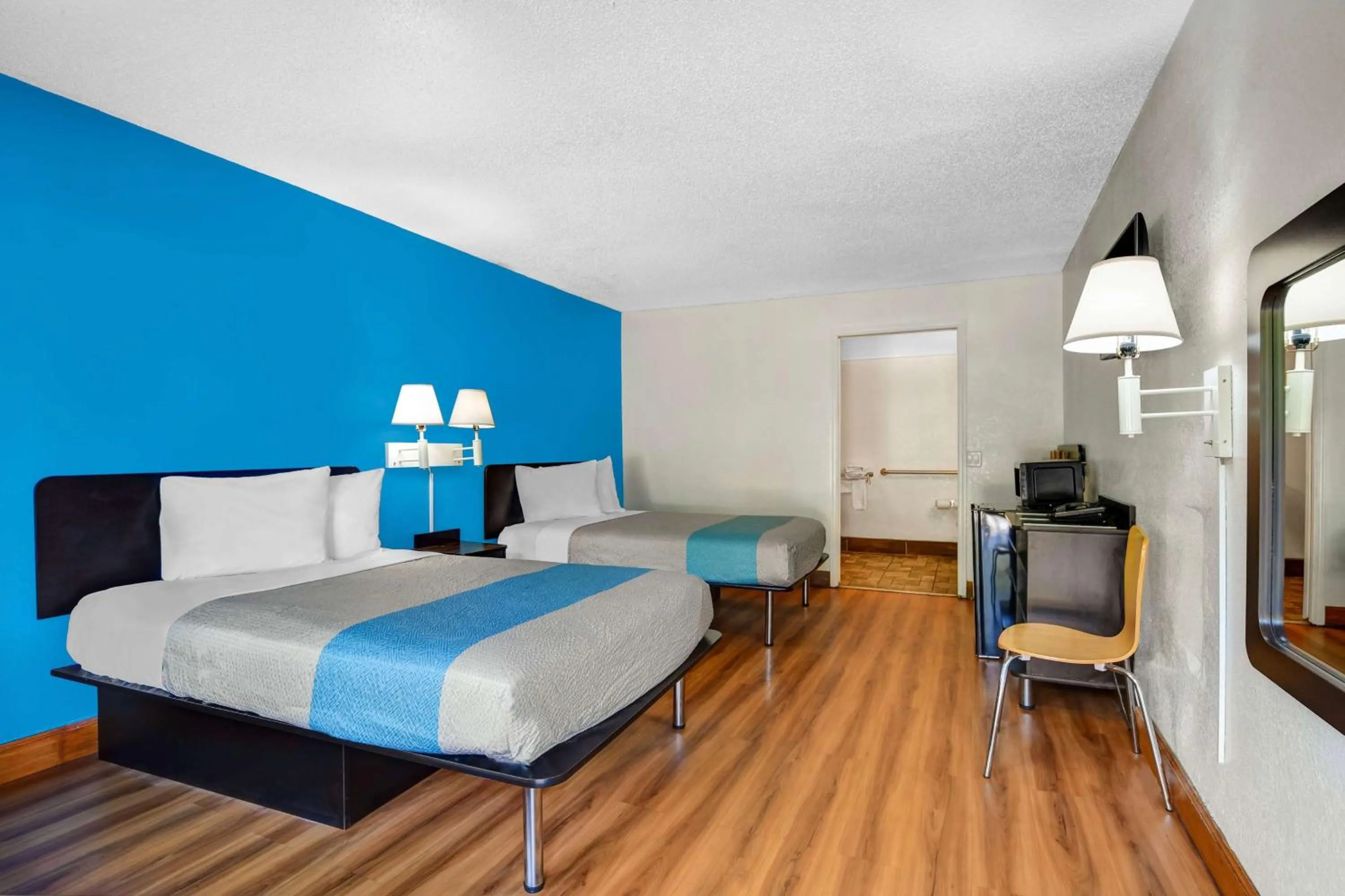 Photo of the whole room, Bed in Motel 6-Atlanta, GA