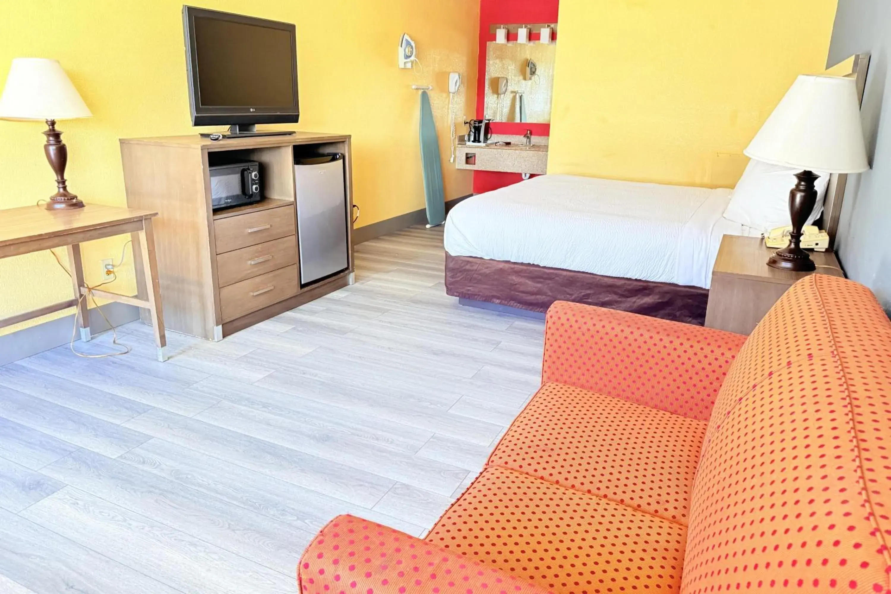 Bedroom, Bed in OYO Hotel Williamston Bedroom, Bed in OYO Hotel Williamston