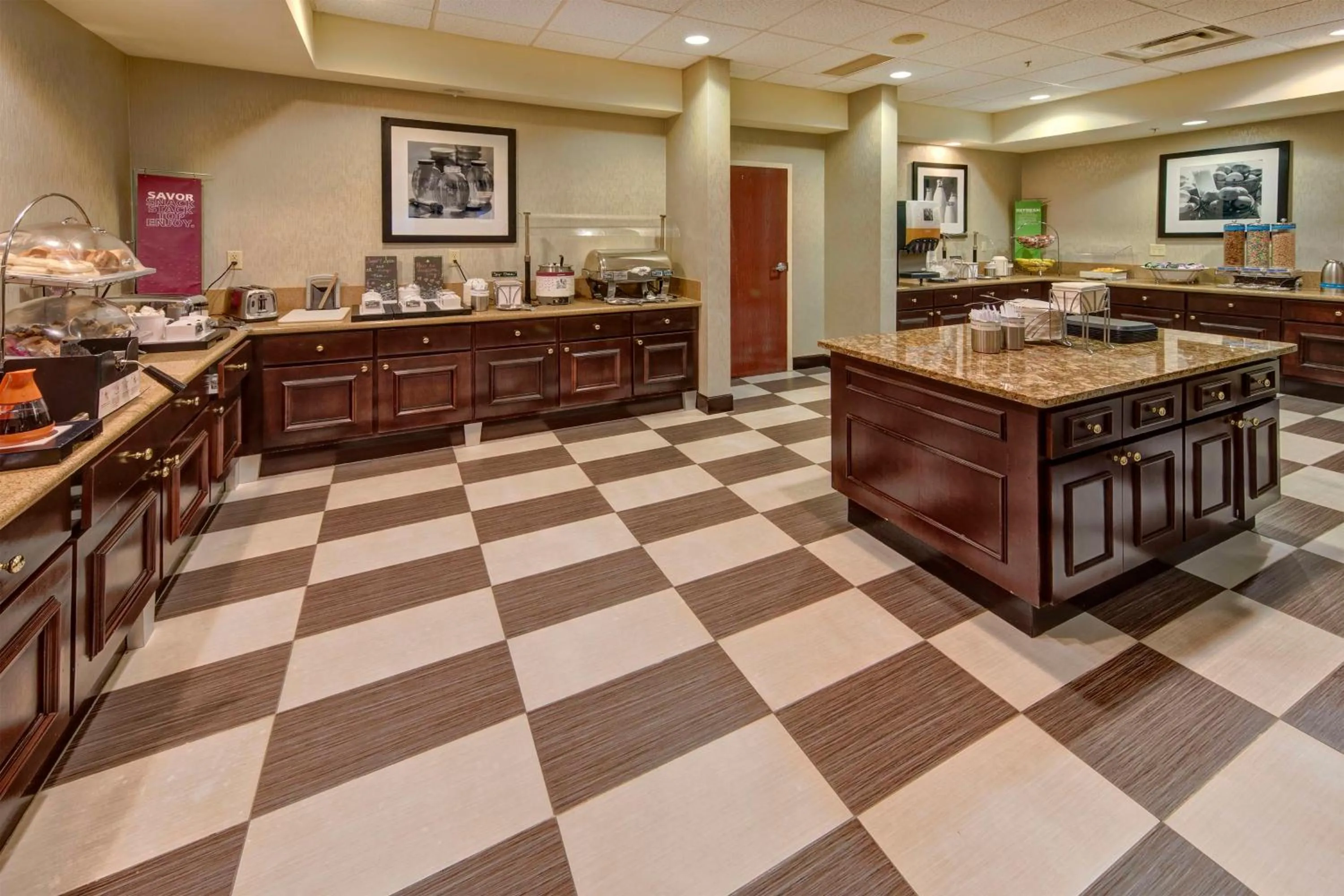 Breakfast in Hampton Inn & Suites Clermont