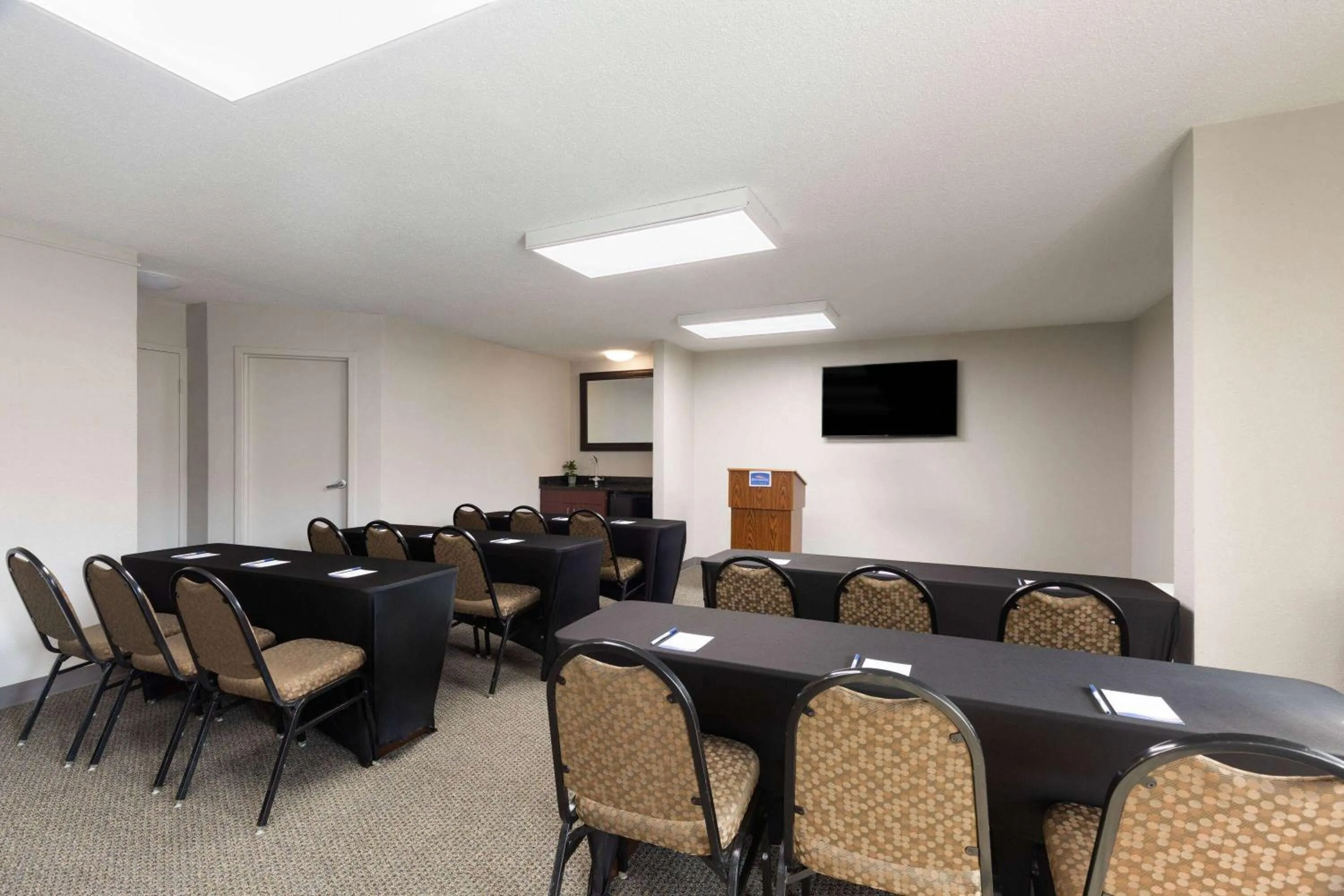 Meeting/conference room in Baymont by Wyndham Nashville Airport
