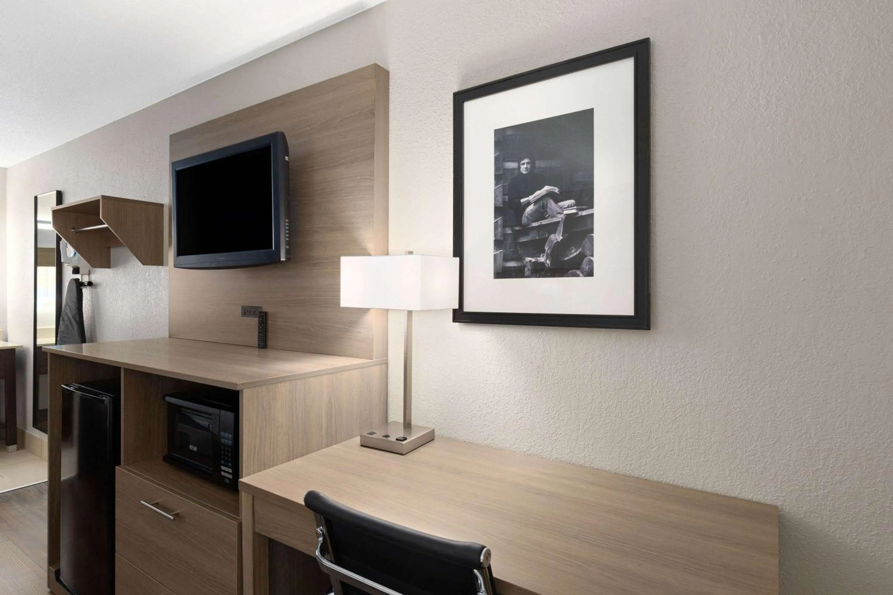 Photo of the whole room in Baymont by Wyndham Nashville Airport