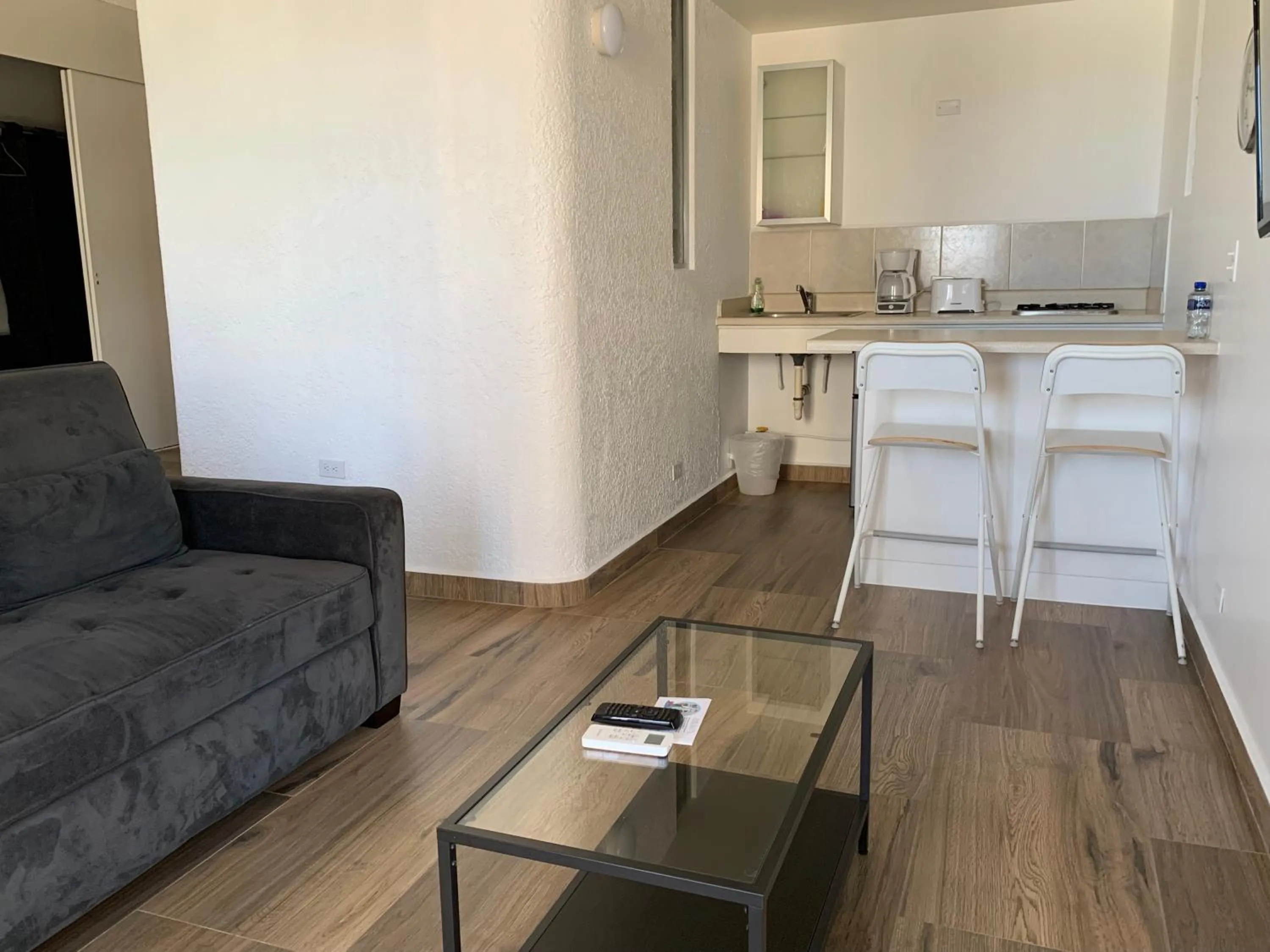 Kitchen or kitchenette in Dali Suites -Accommodations in Playas de Tijuana