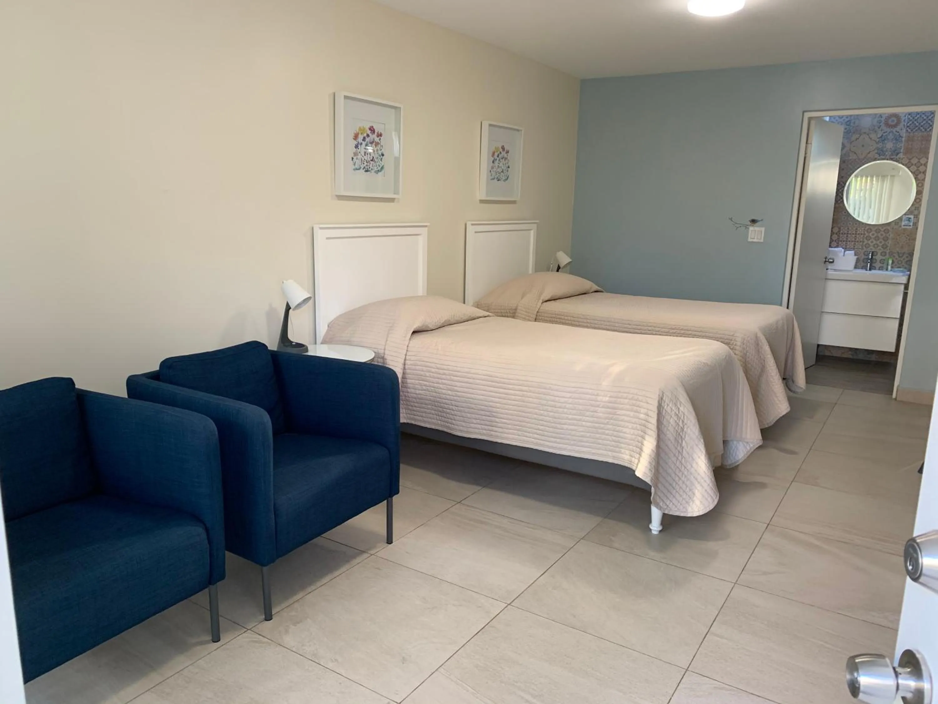 Photo of the whole room, Bed in Dali Suites -Accommodations in Playas de Tijuana