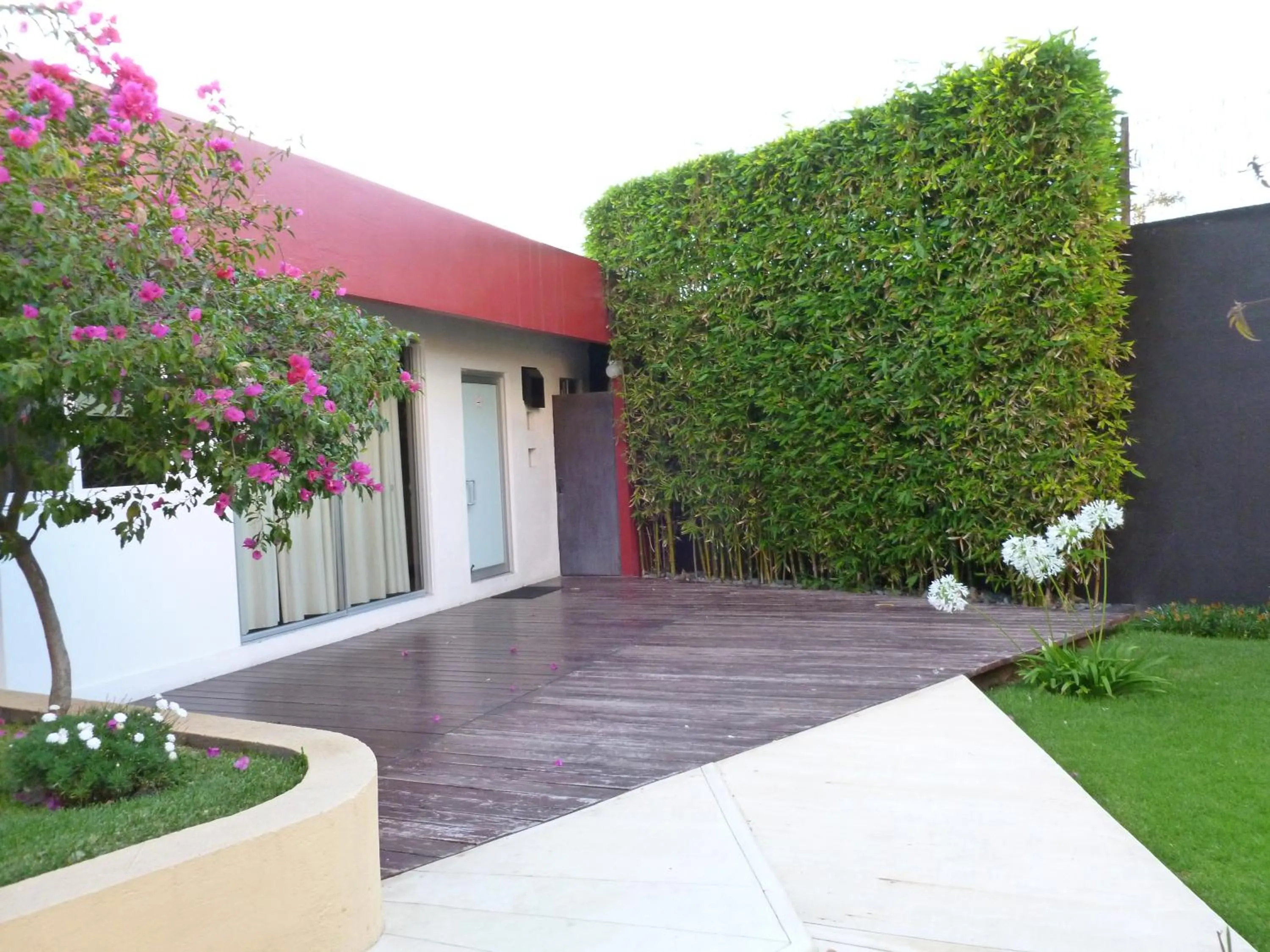 Property building in Dali Suites -Accommodations in Playas de Tijuana