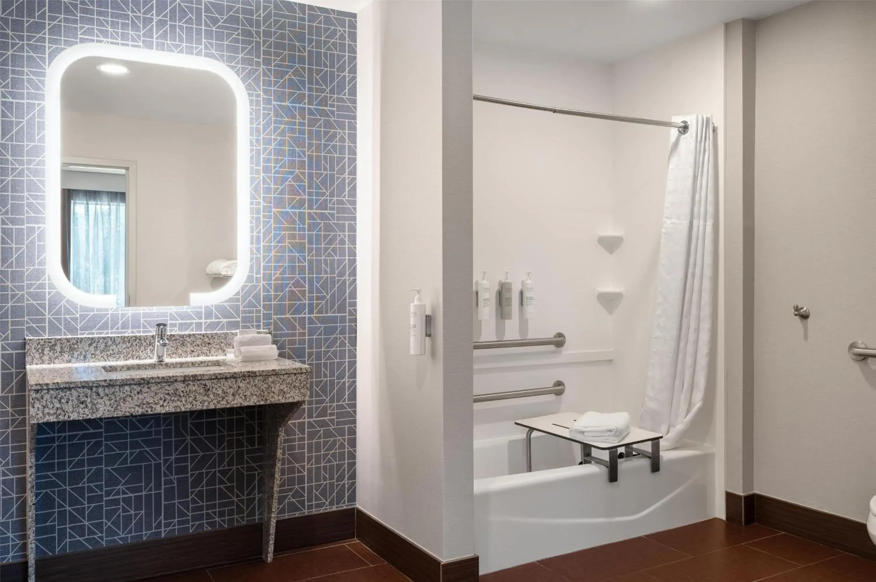 Bathroom in Homewood Suites by Hilton Columbus/Polaris Bathroom in Homewood Suites by Hilton Columbus/Polaris