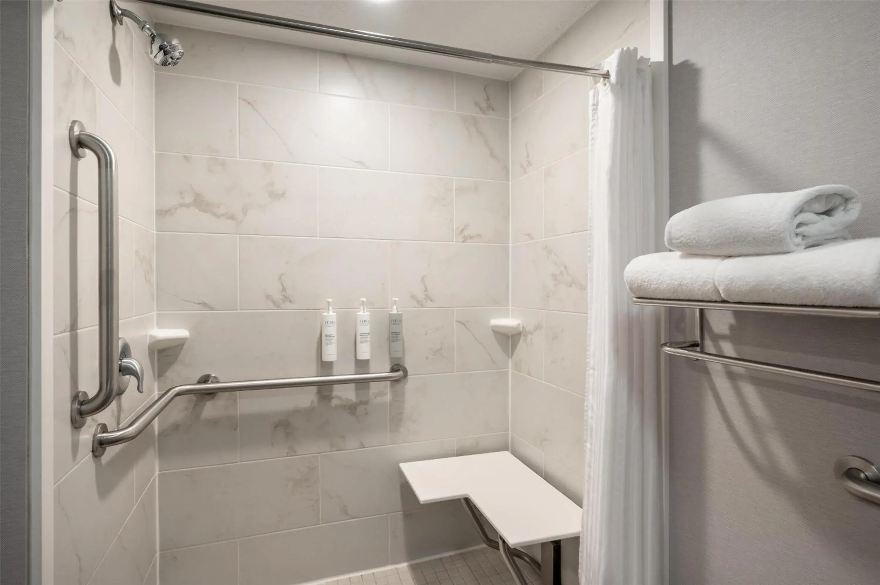 Bathroom in Homewood Suites by Hilton Columbus/Polaris Bathroom in Homewood Suites by Hilton Columbus/Polaris