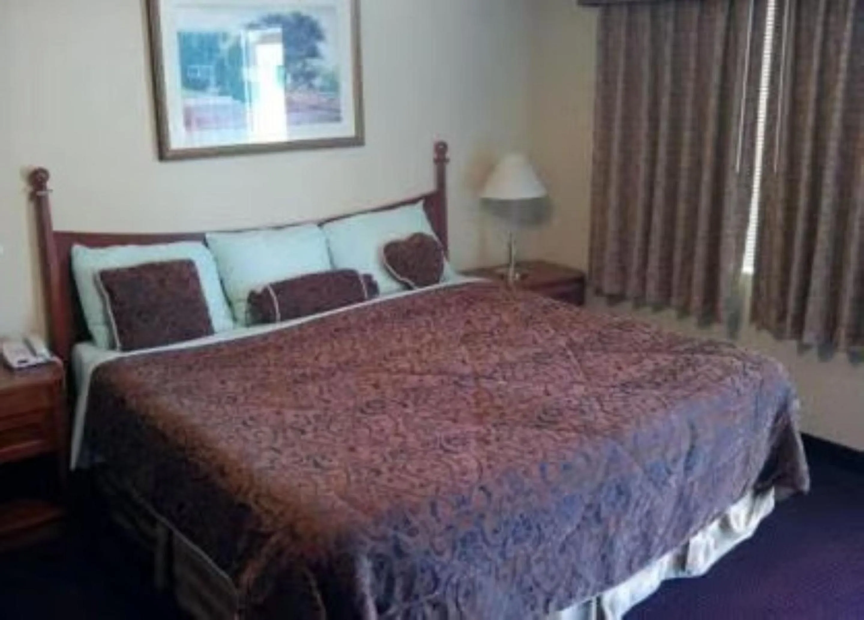 Bedroom, Bed in Western Inn