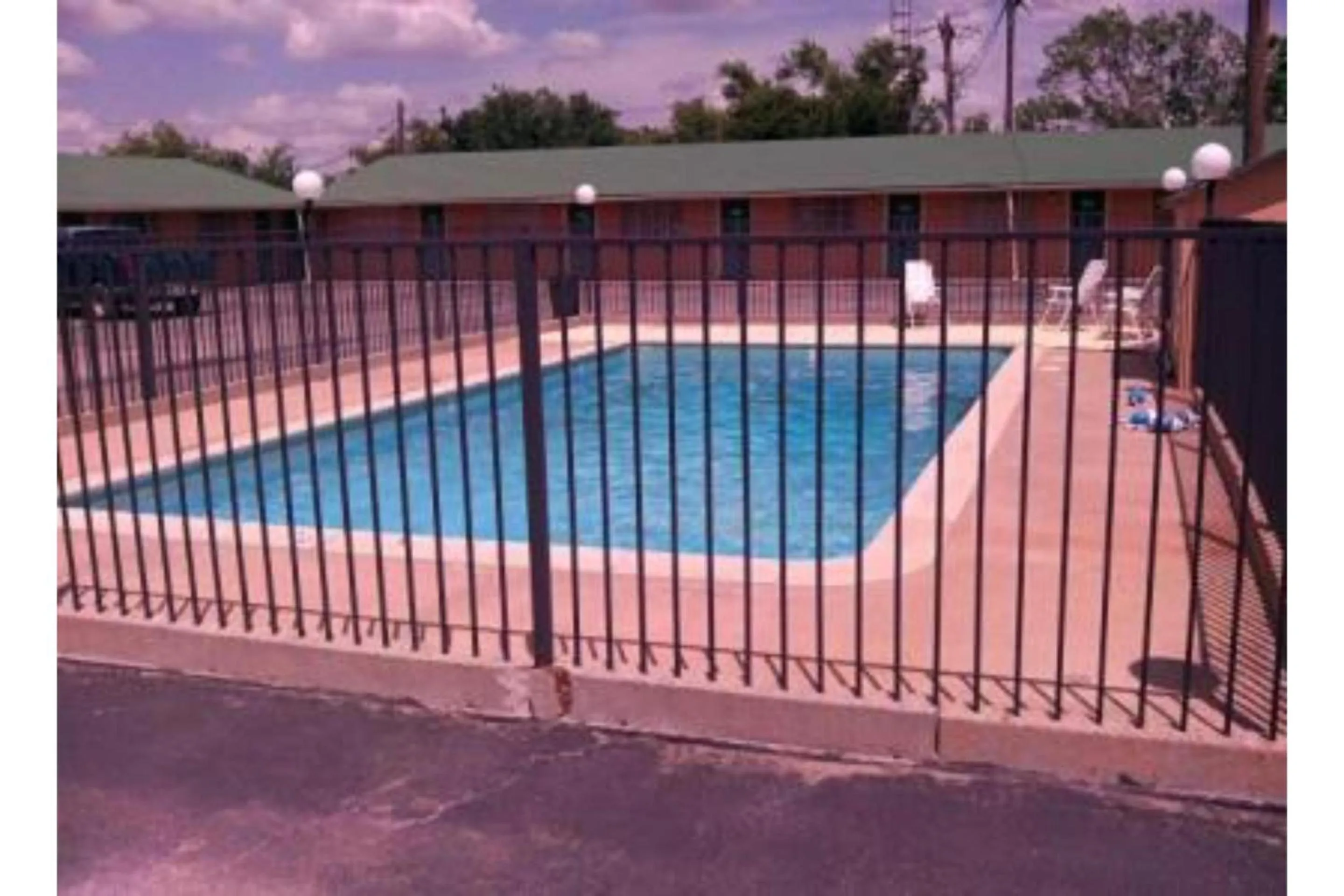 Swimming pool in Western Inn