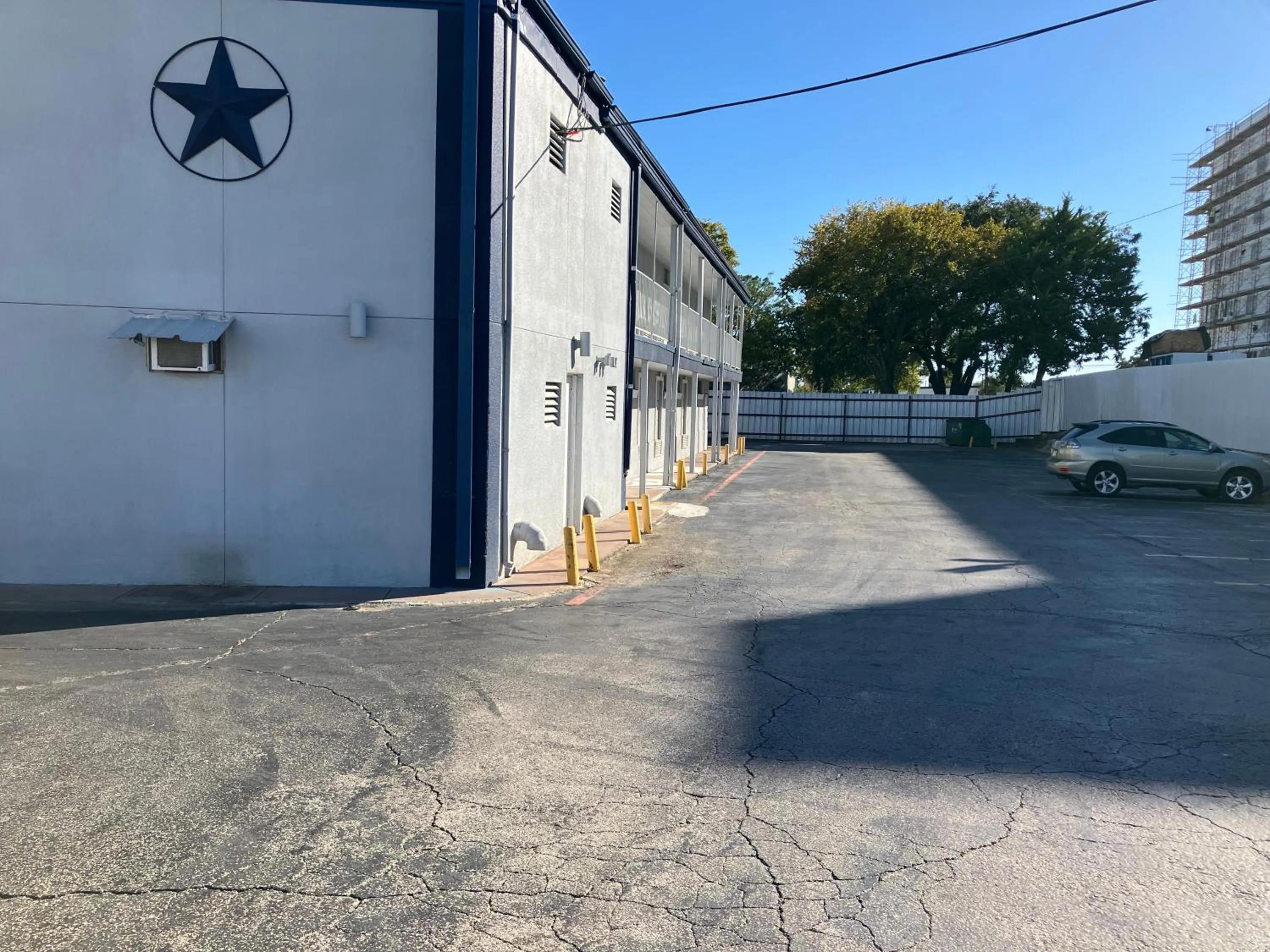 Property building in Budget Host Inn