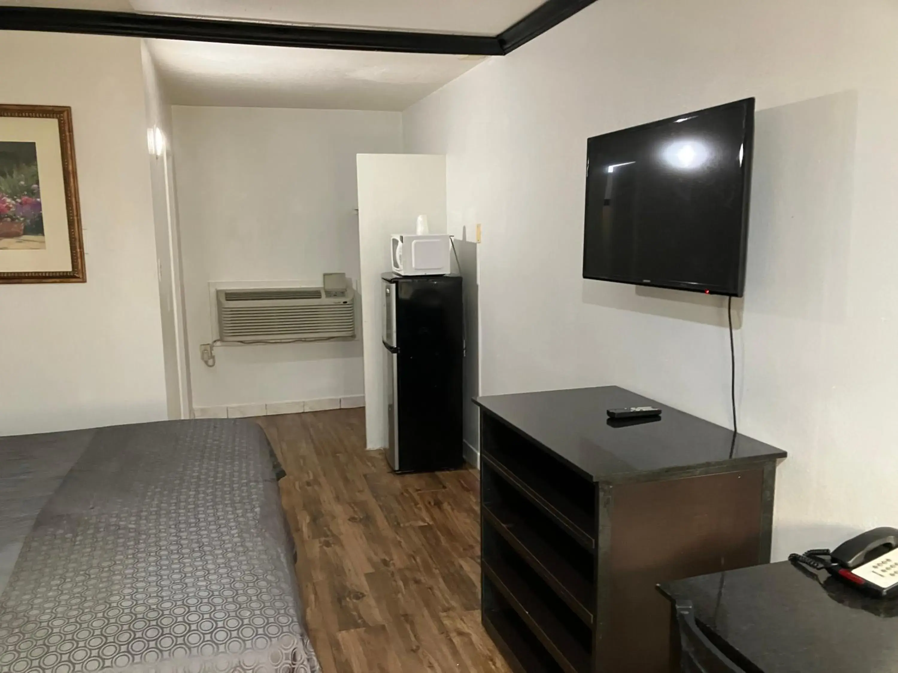 King Room in Budget Host Inn King Room in Budget Host Inn