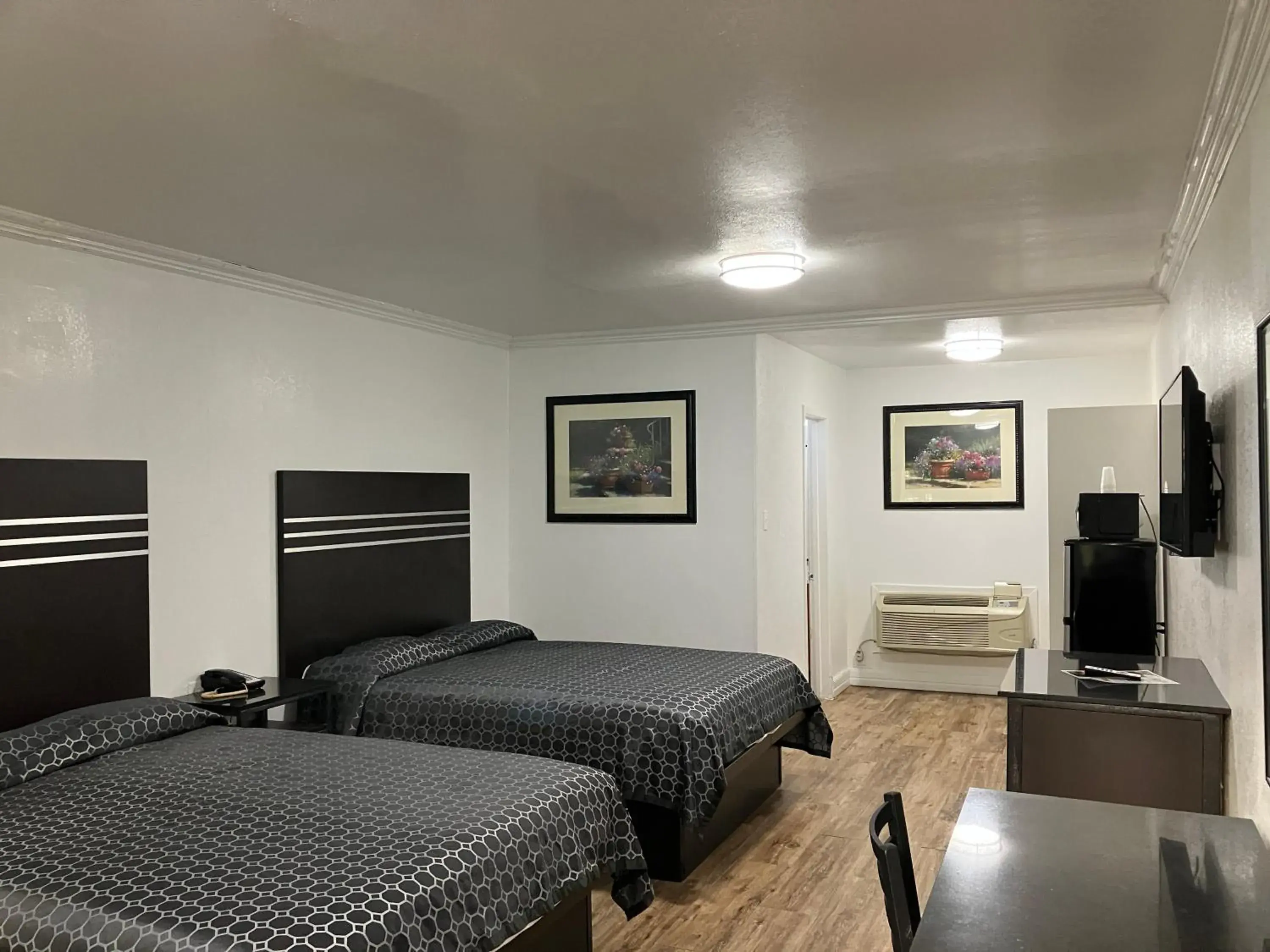 Queen Room with Two Queen Beds in Budget Host Inn Queen Room with Two Queen Beds in Budget Host Inn