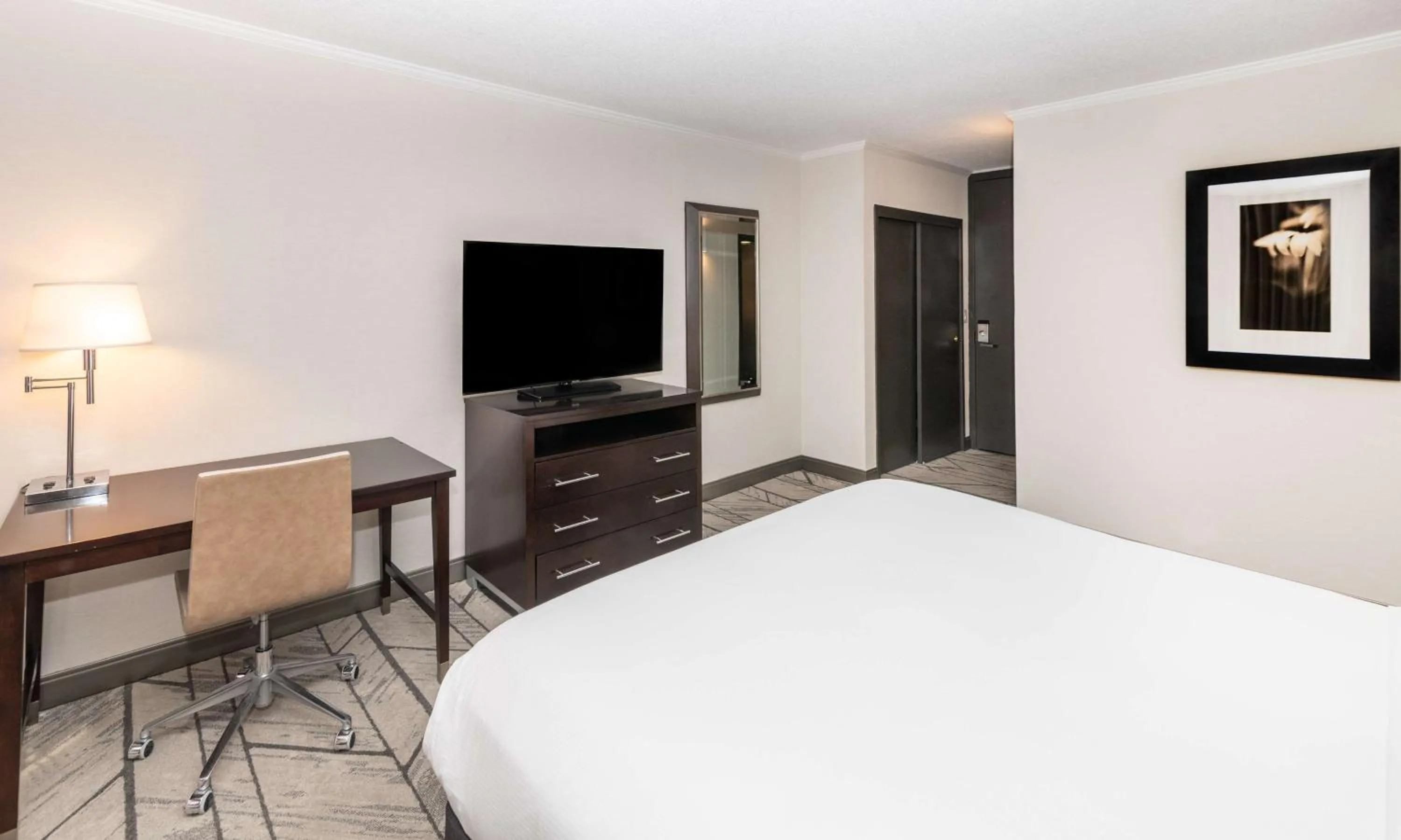 Bedroom, Bed in DoubleTree by Hilton Newark Penn Station, NJ