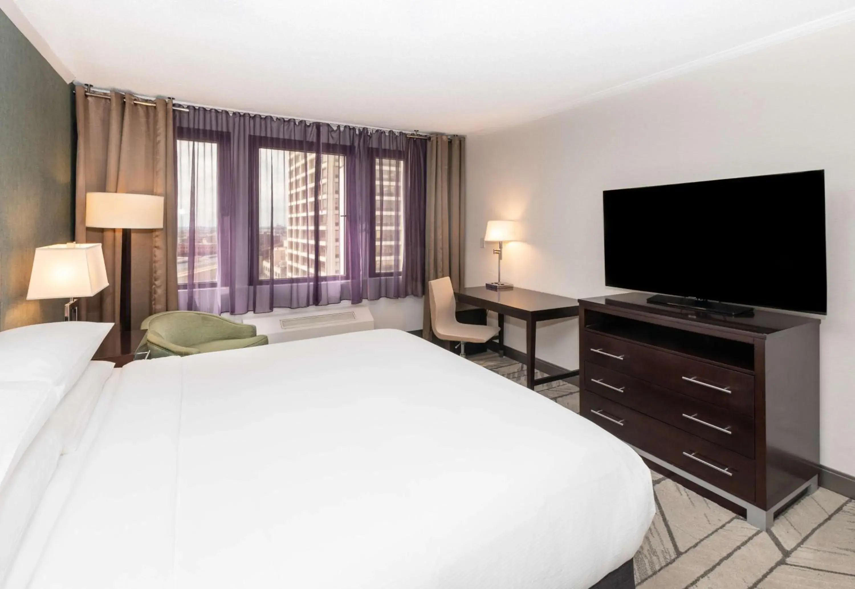 Bedroom, Bed in DoubleTree by Hilton Newark Penn Station, NJ Bedroom, Bed in DoubleTree by Hilton Newark Penn Station, NJ