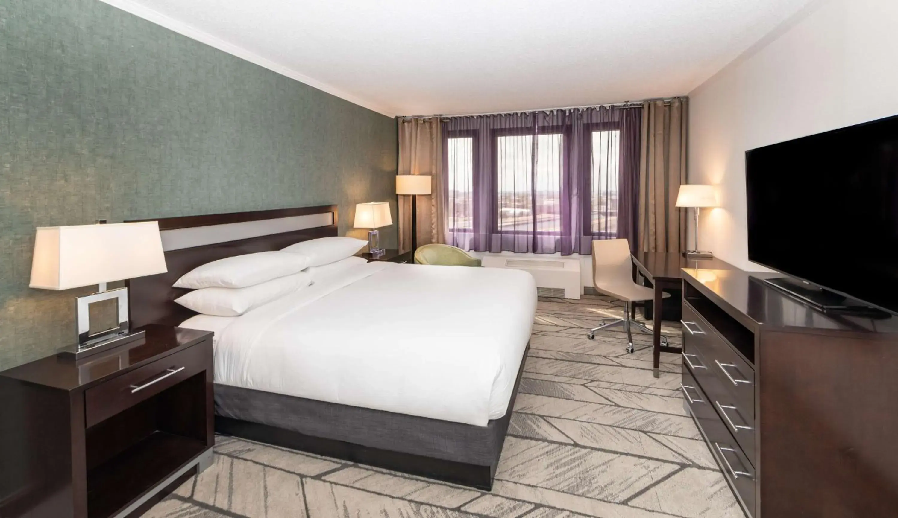 Bedroom, Bed in DoubleTree by Hilton Newark Penn Station, NJ Bedroom, Bed in DoubleTree by Hilton Newark Penn Station, NJ