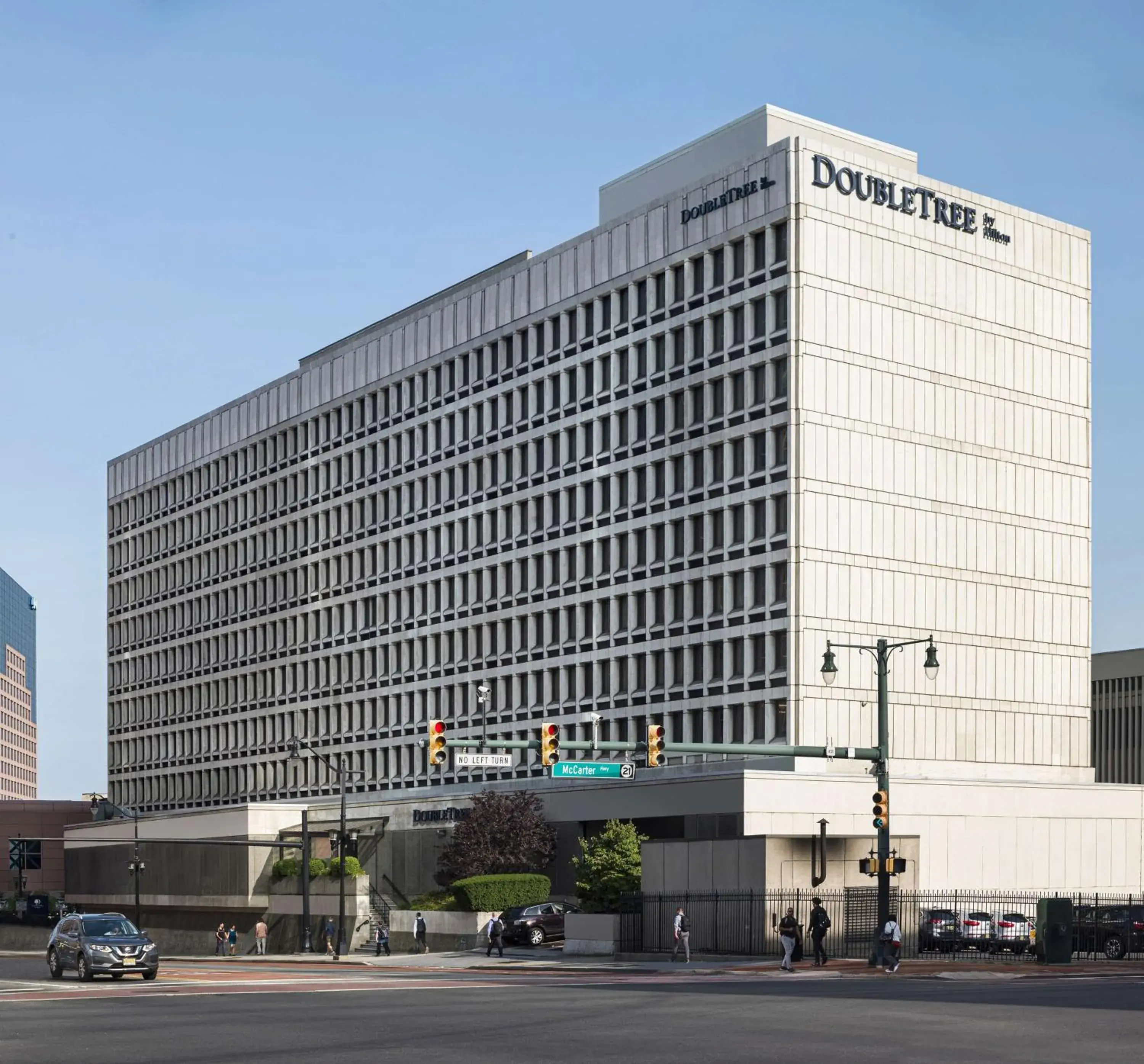Property building in DoubleTree by Hilton Newark Penn Station, NJ Property building in DoubleTree by Hilton Newark Penn Station, NJ