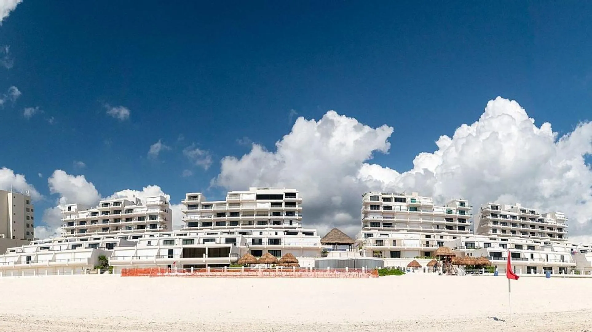 Property building in Cancun Ocean view