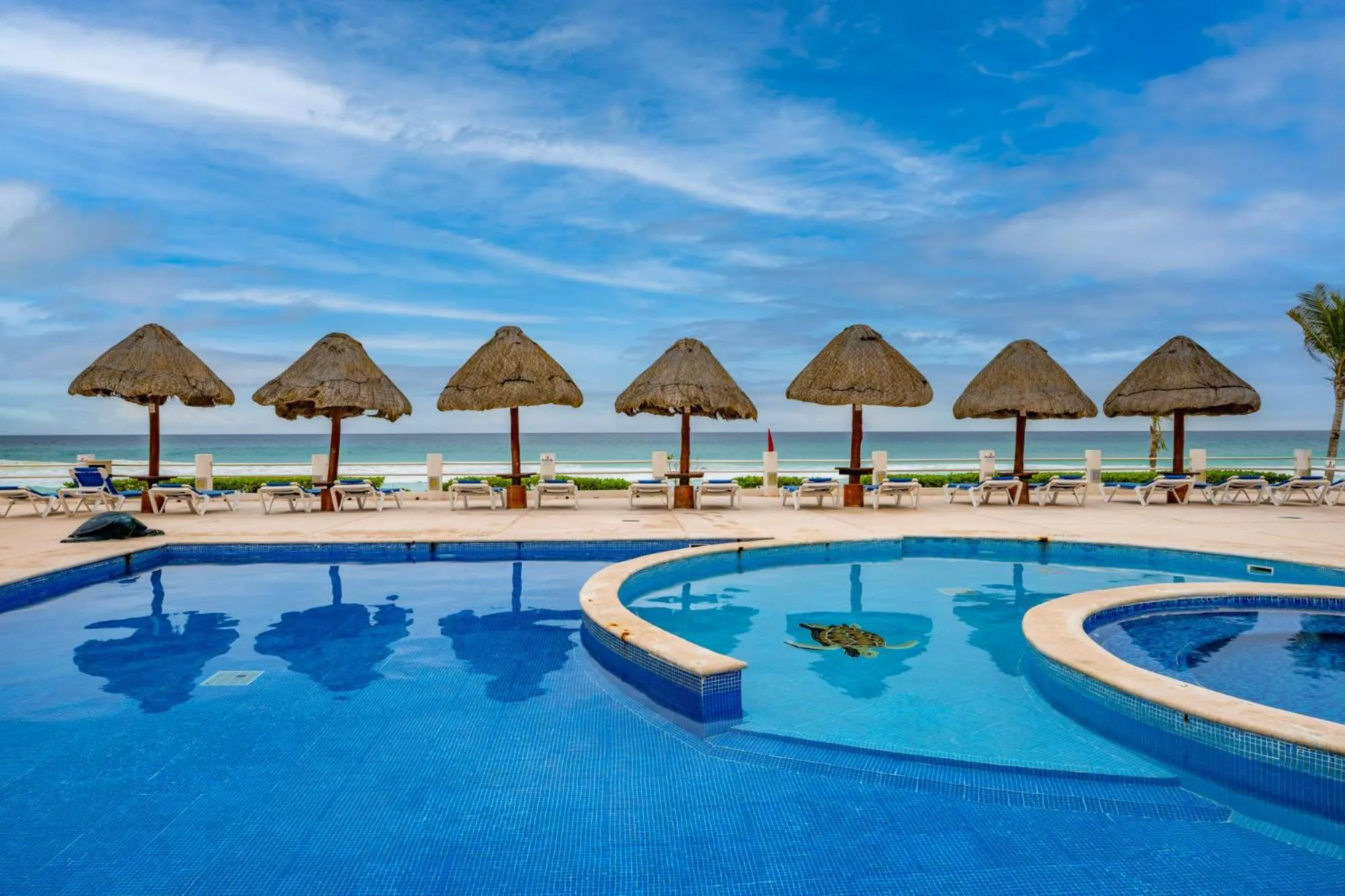 Swimming pool in Cancun Ocean view