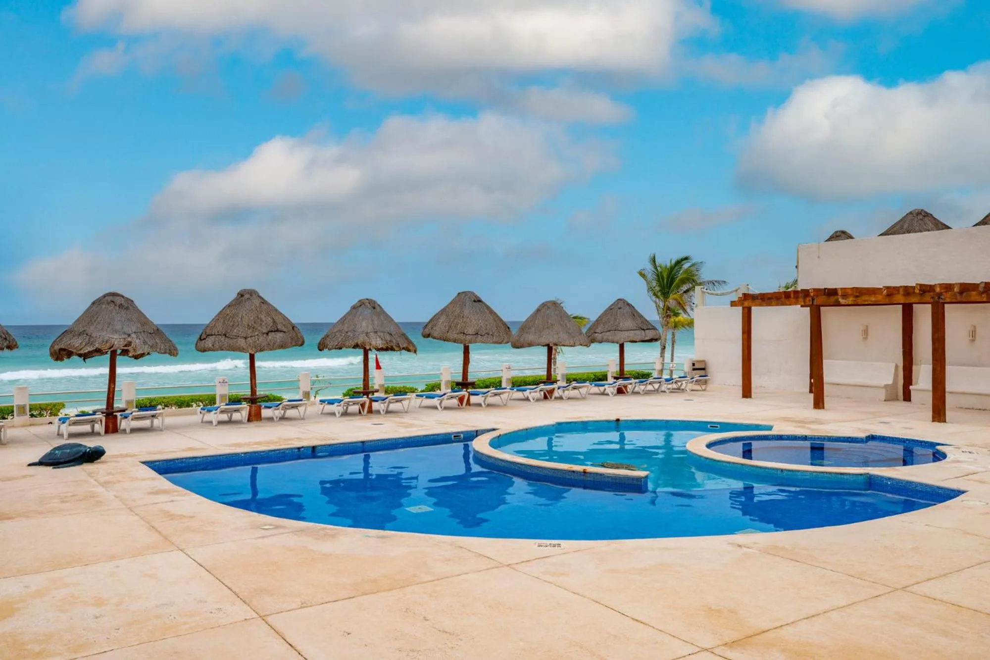 Swimming pool in Cancun Ocean view