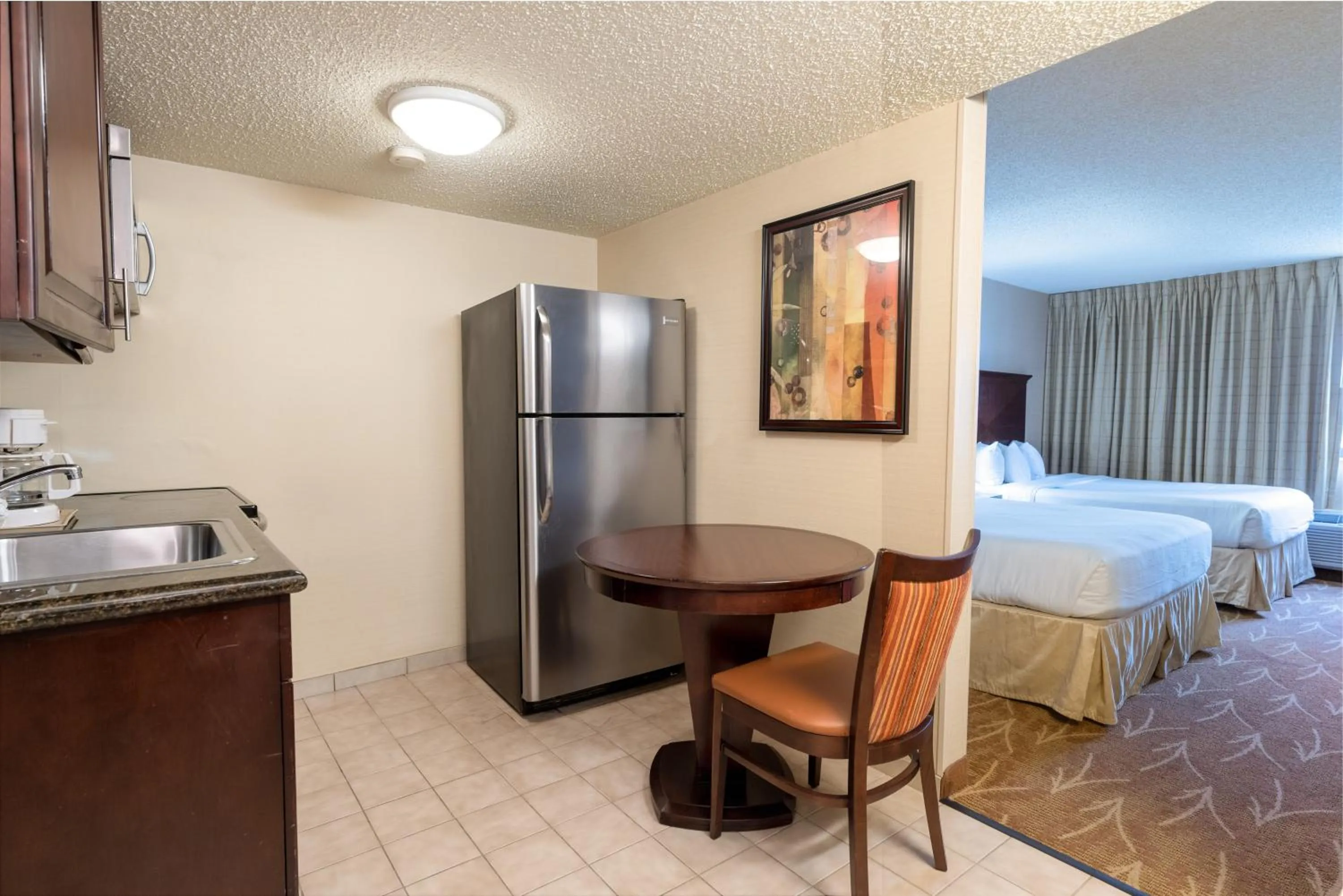 Kitchen or kitchenette, Bed in Kahler Inn and Suites