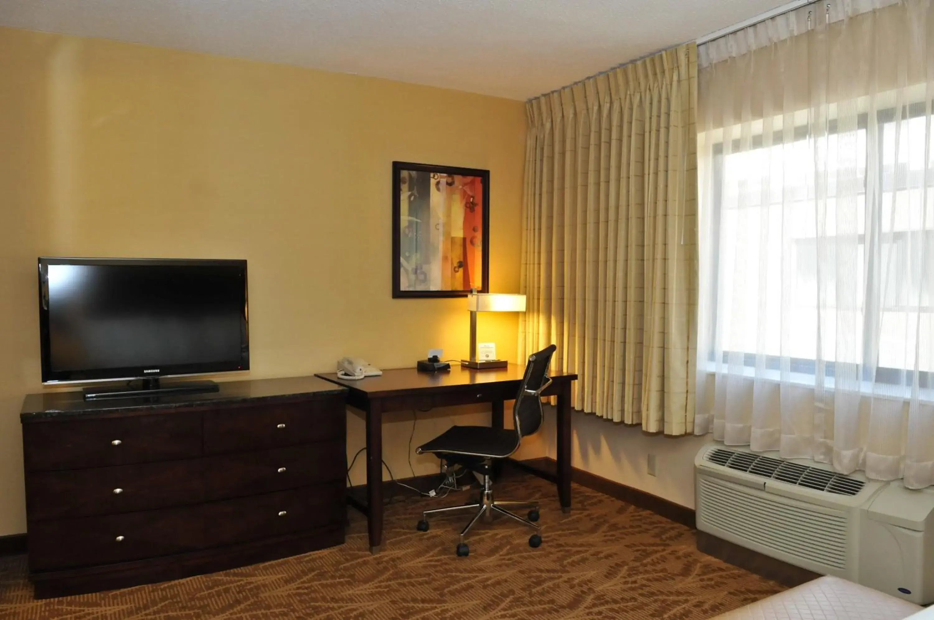 TV and multimedia, Bed in Kahler Inn and Suites TV and multimedia, Bed in Kahler Inn and Suites