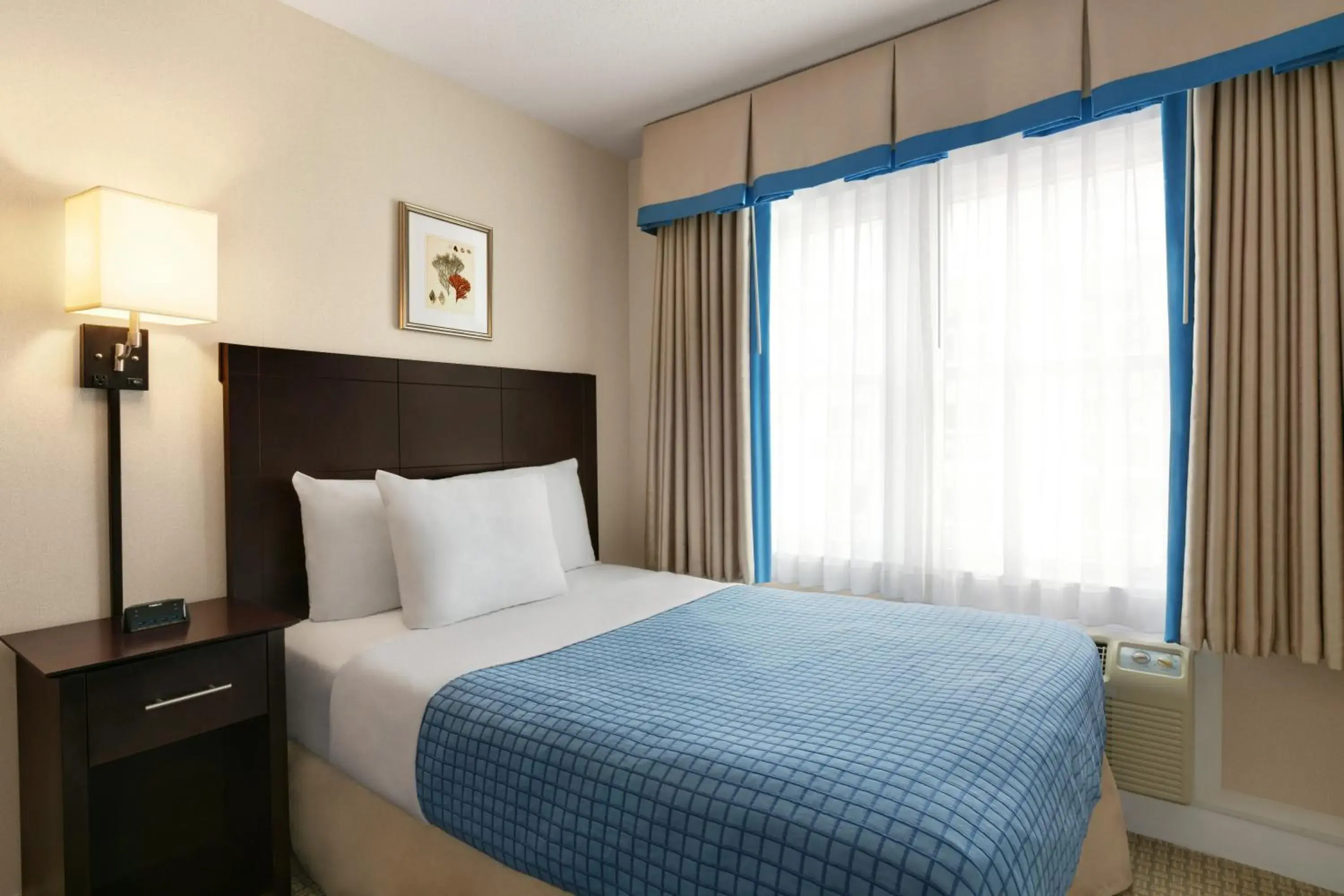 Bed in Harrison Hall Hotel Bed in Harrison Hall Hotel