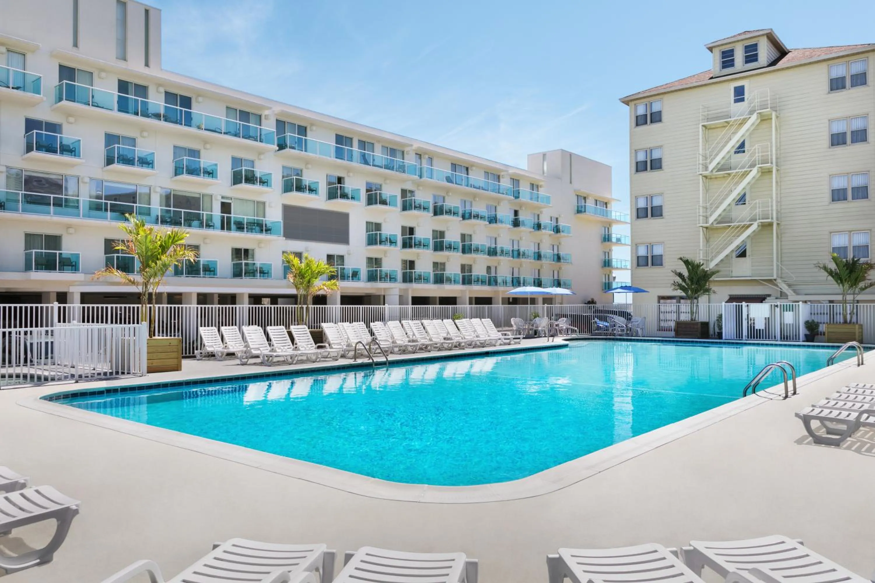 Swimming pool in Harrison Hall Hotel
