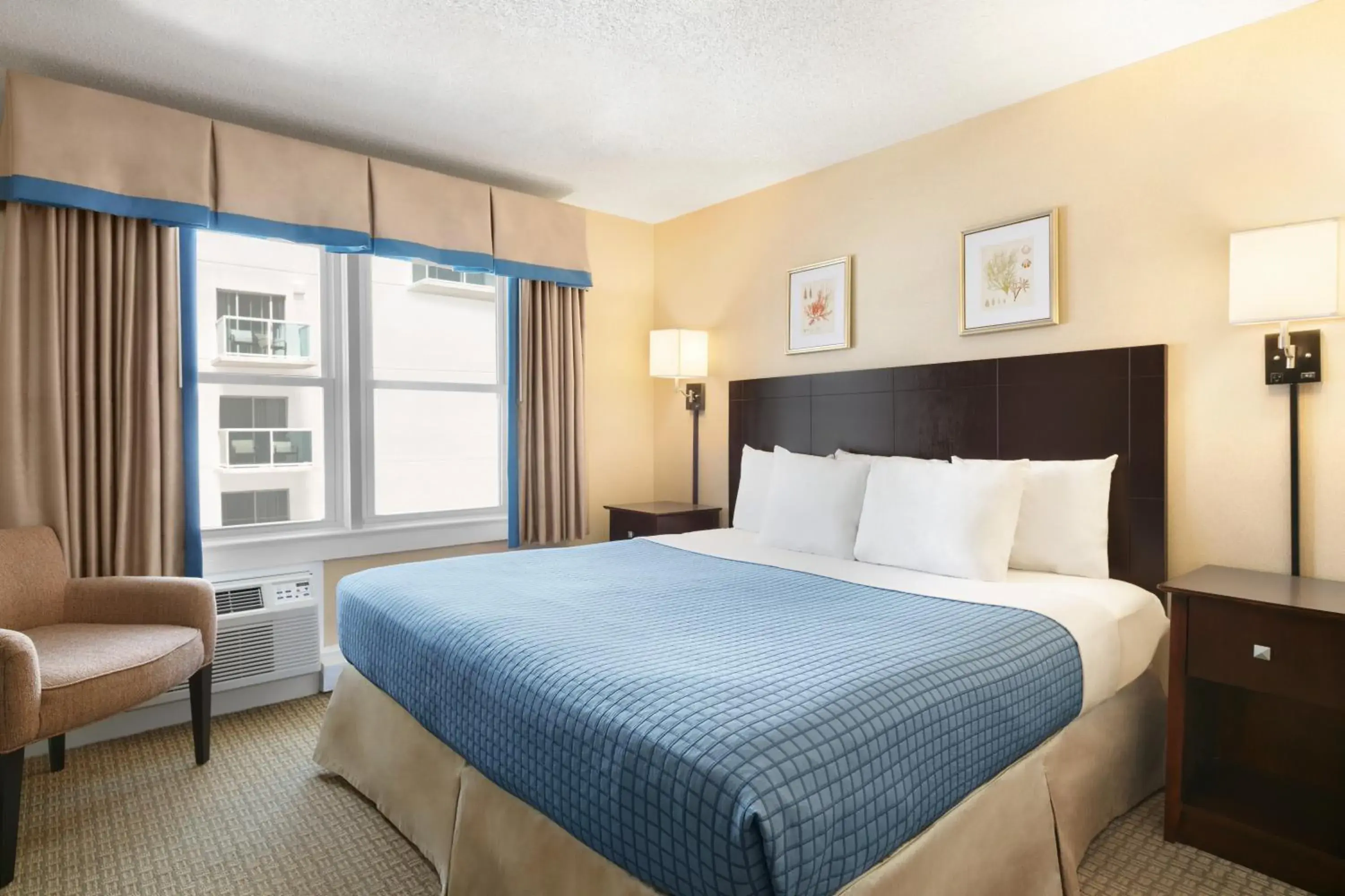 Bed in Harrison Hall Hotel Bed in Harrison Hall Hotel