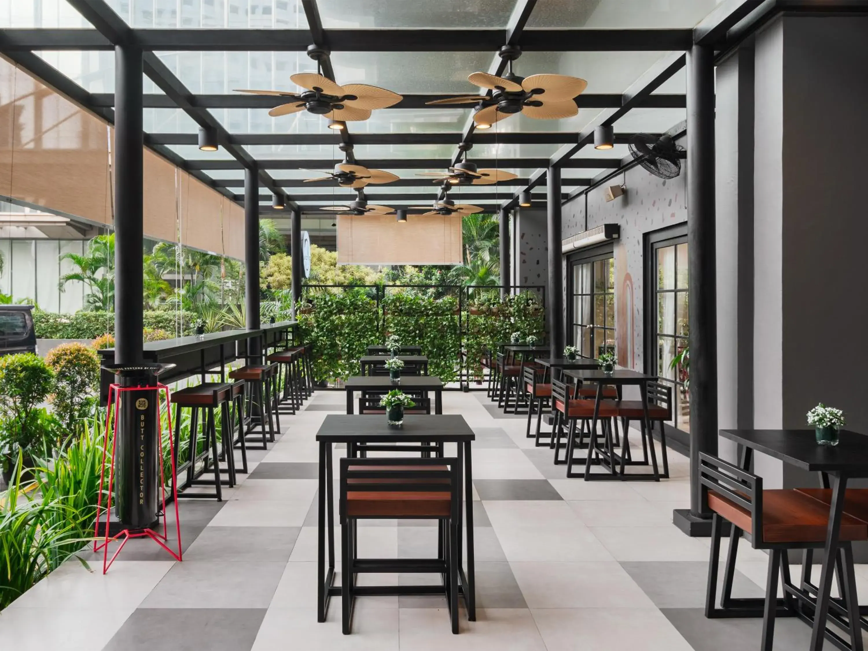 Restaurant/places to eat in Grand Sahid Jaya Restaurant/places to eat in Grand Sahid Jaya