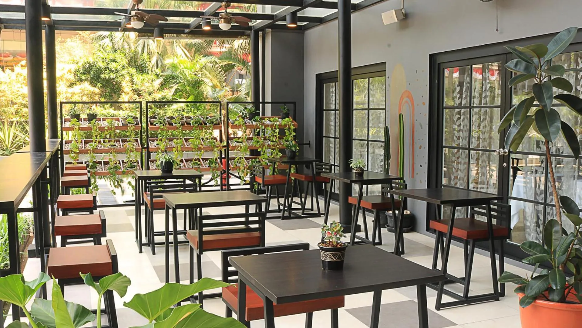 Restaurant/places to eat in Grand Sahid Jaya