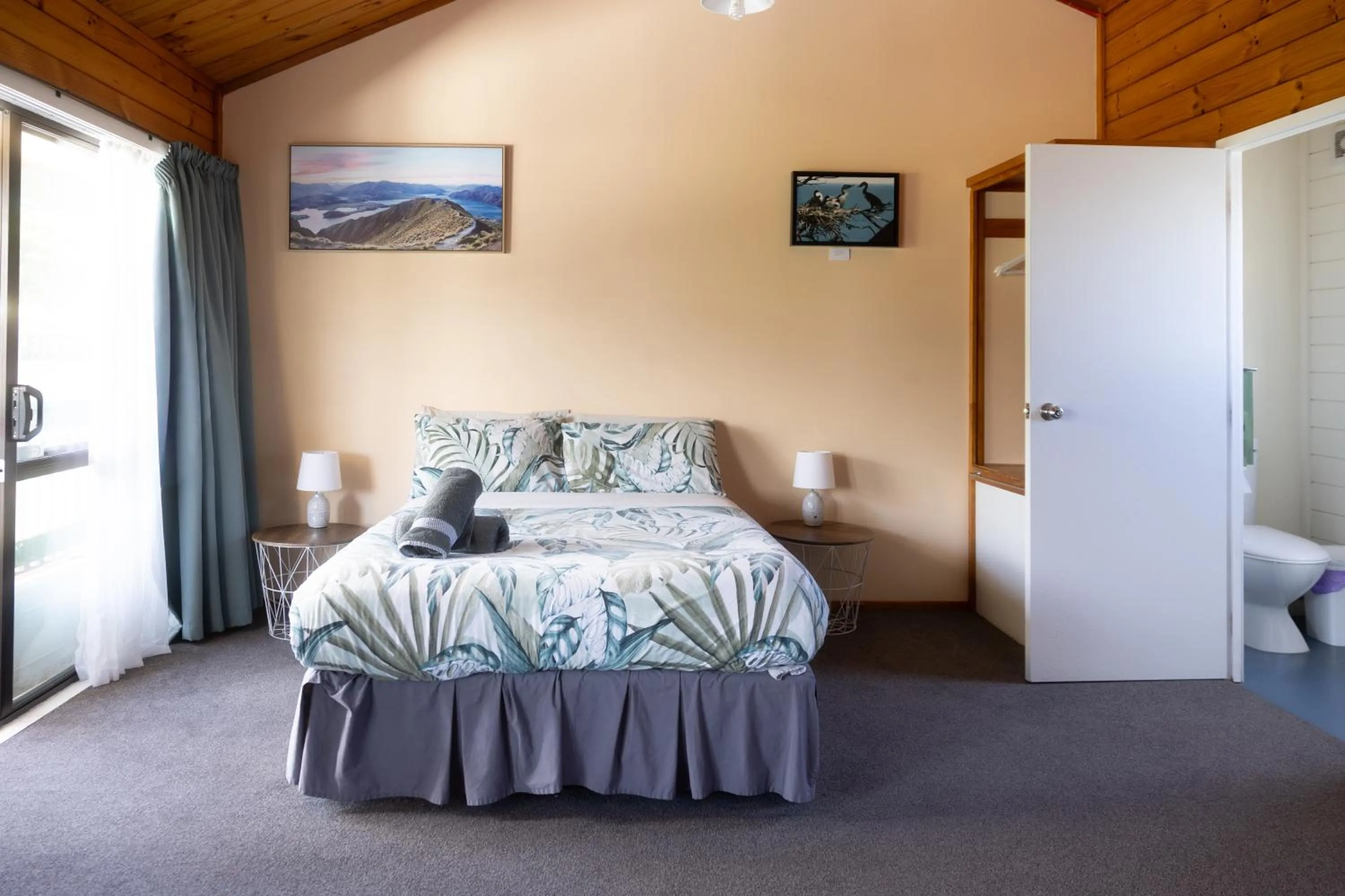 Bedroom, Bed in Bay of Islands Lodge