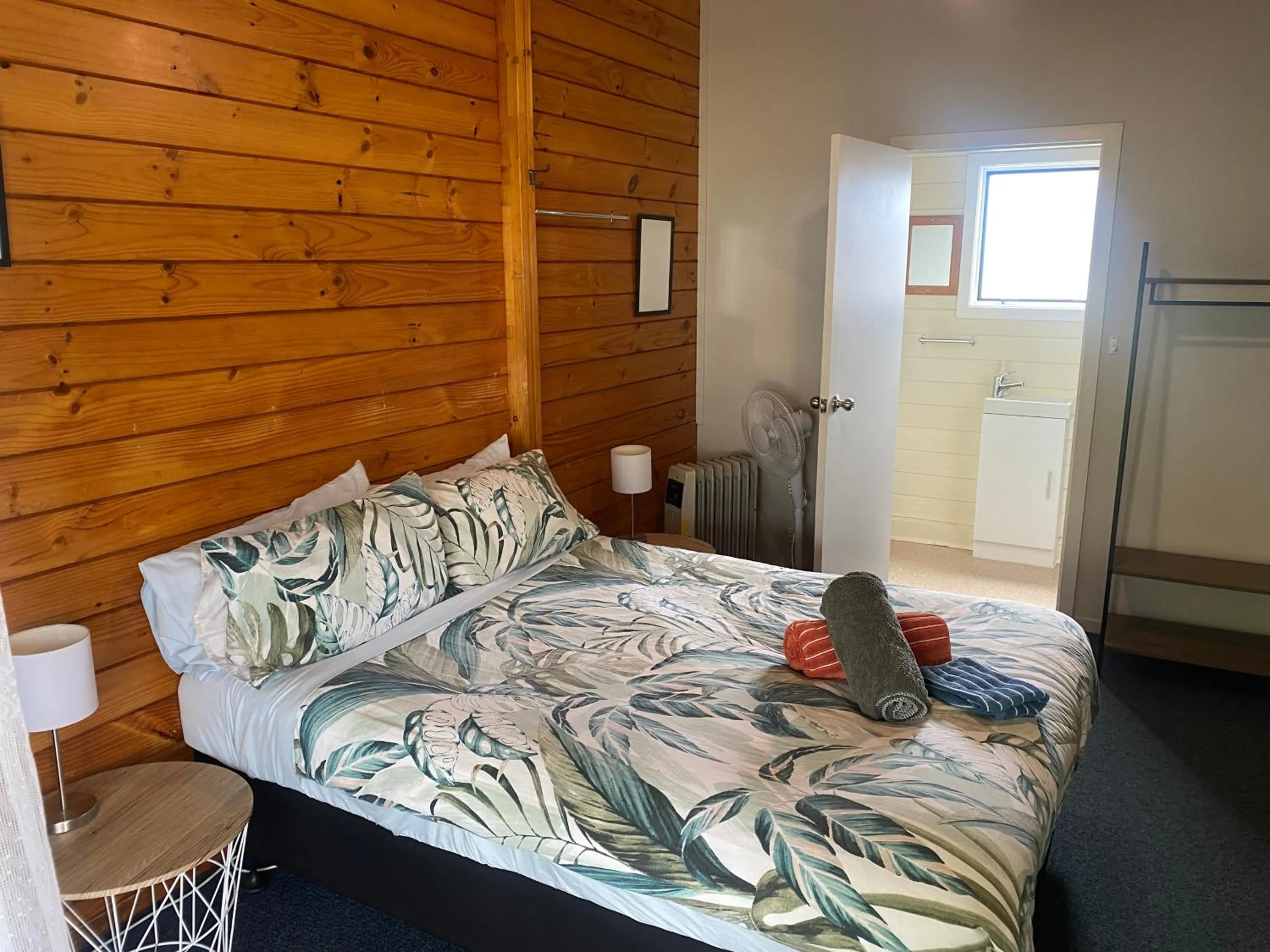 Bed in Bay of Islands Lodge