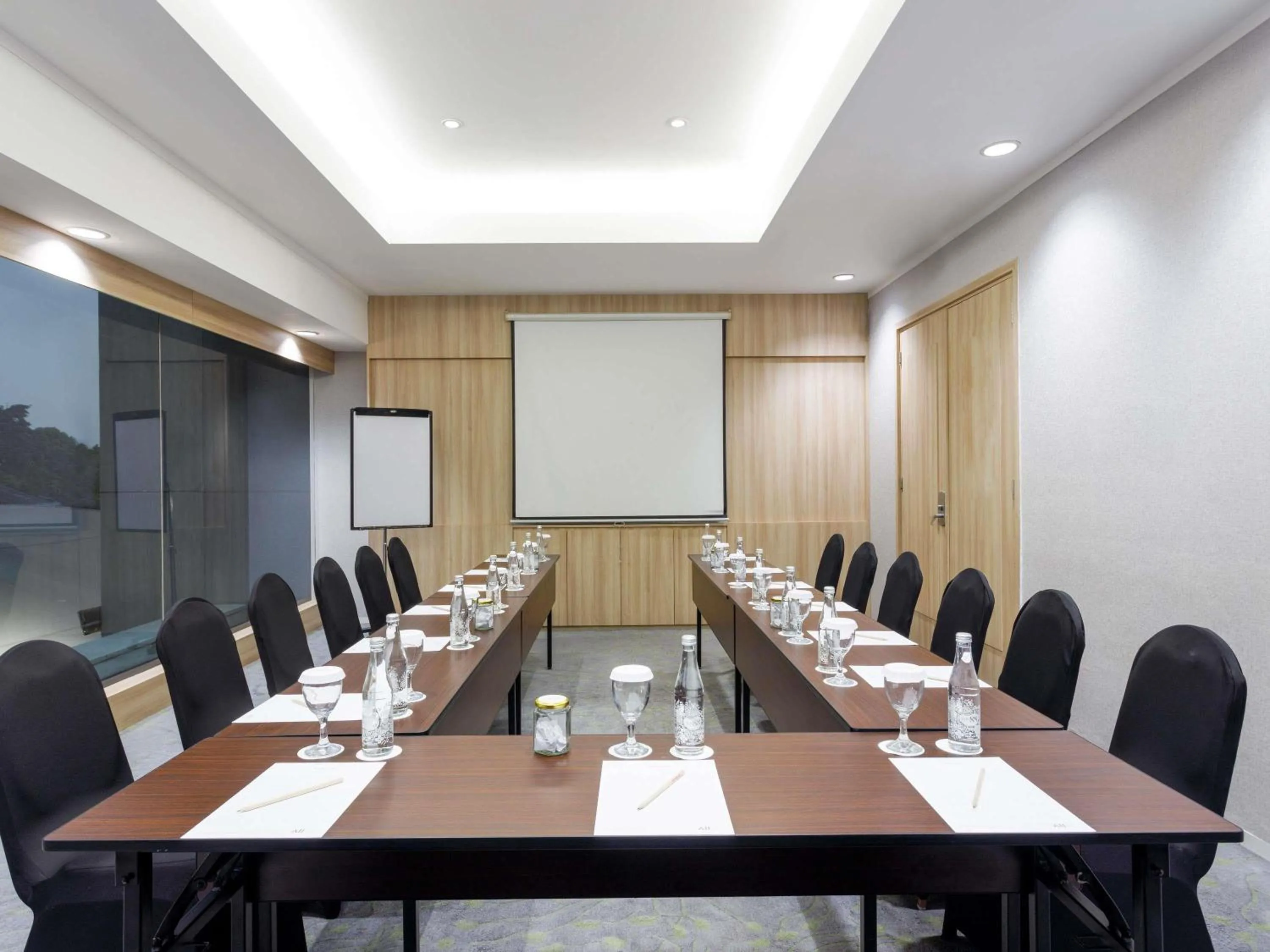 Meeting/conference room in Mercure Jakarta Simatupang