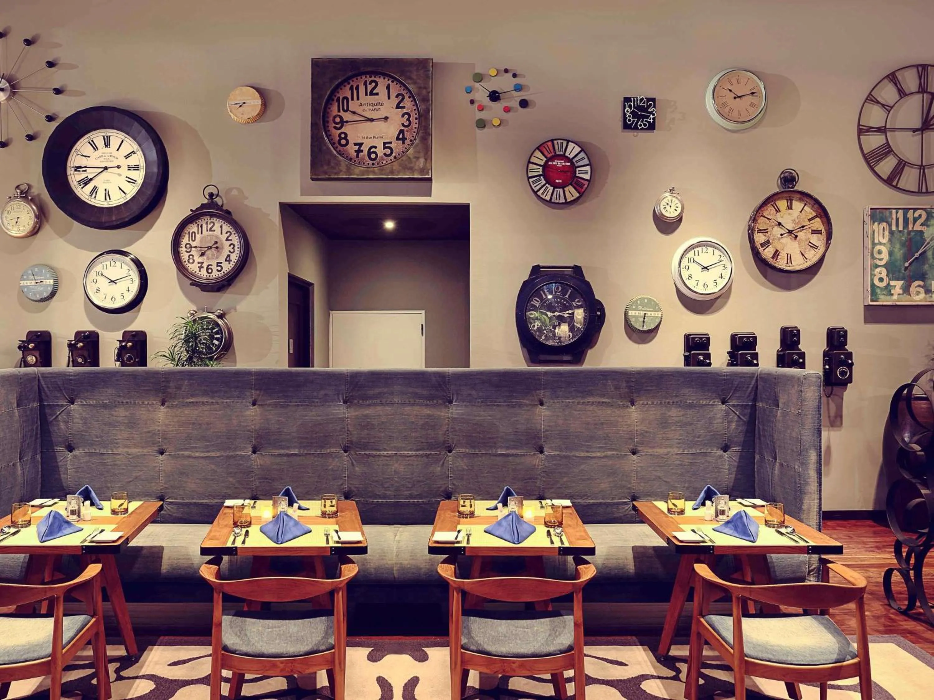 Restaurant/places to eat in Mercure Jakarta Simatupang