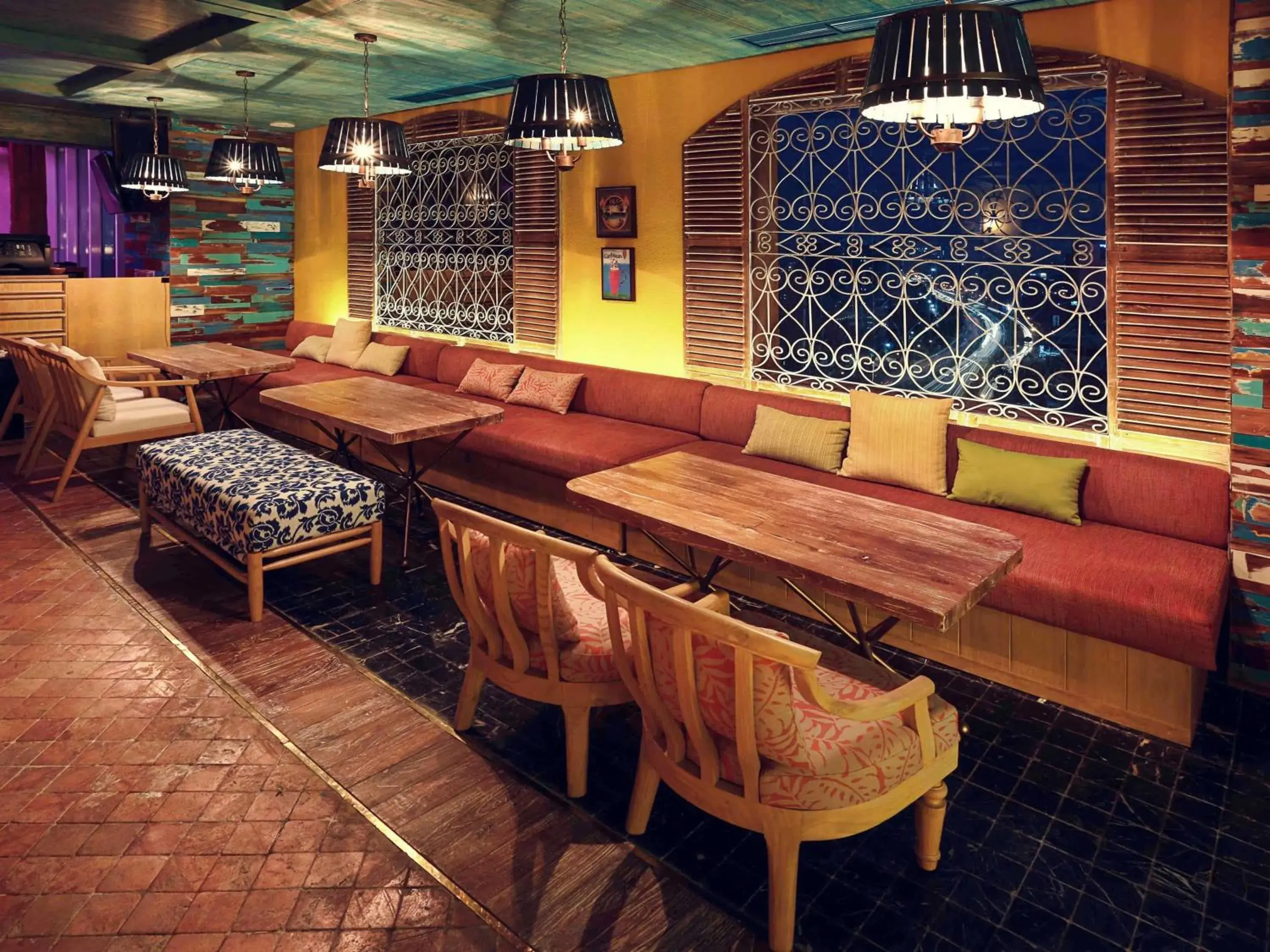 Lounge or bar in Mercure Jakarta Simatupang Lounge or bar in Mercure Jakarta Simatupang