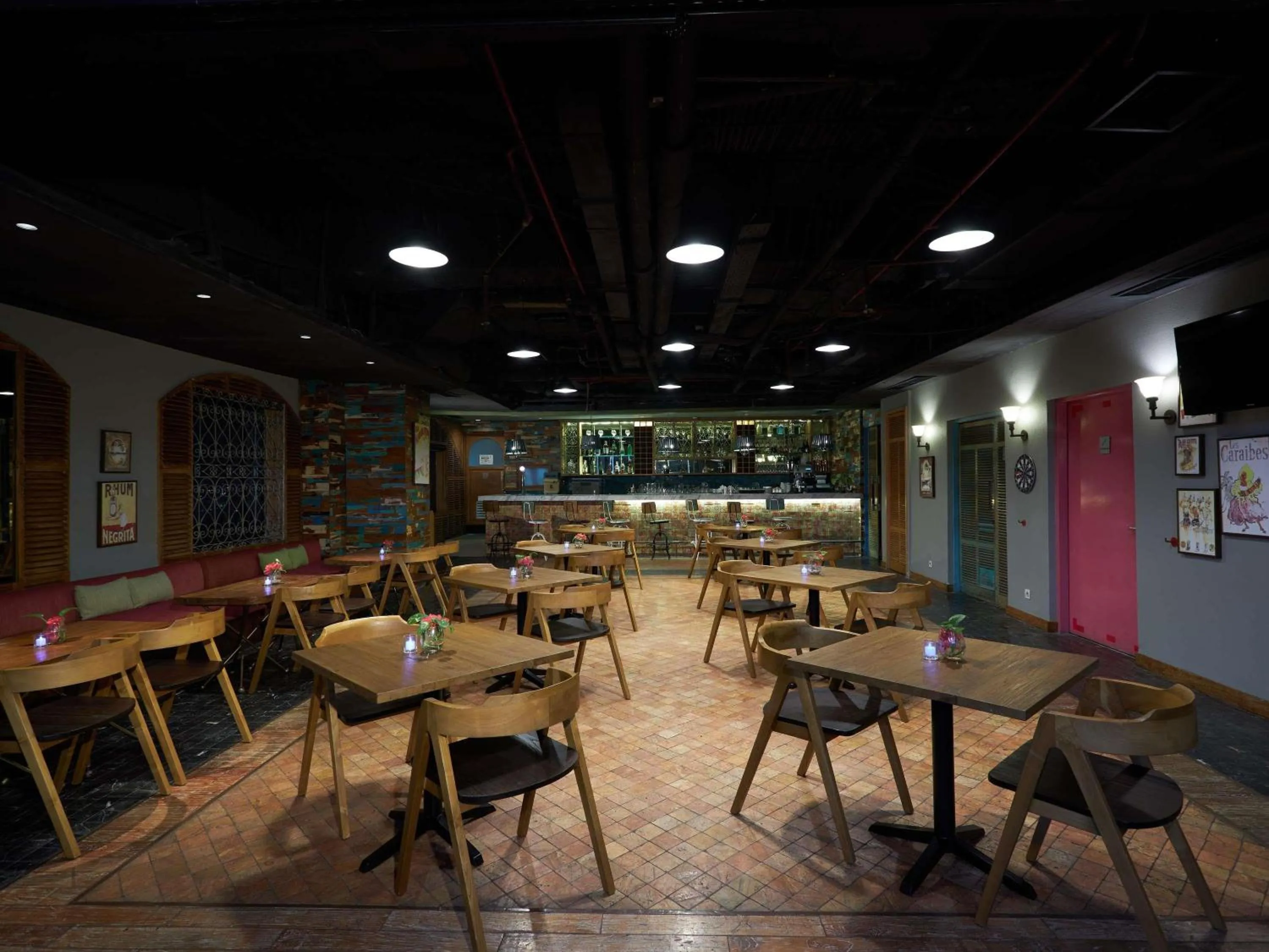 Lounge or bar in Mercure Jakarta Simatupang